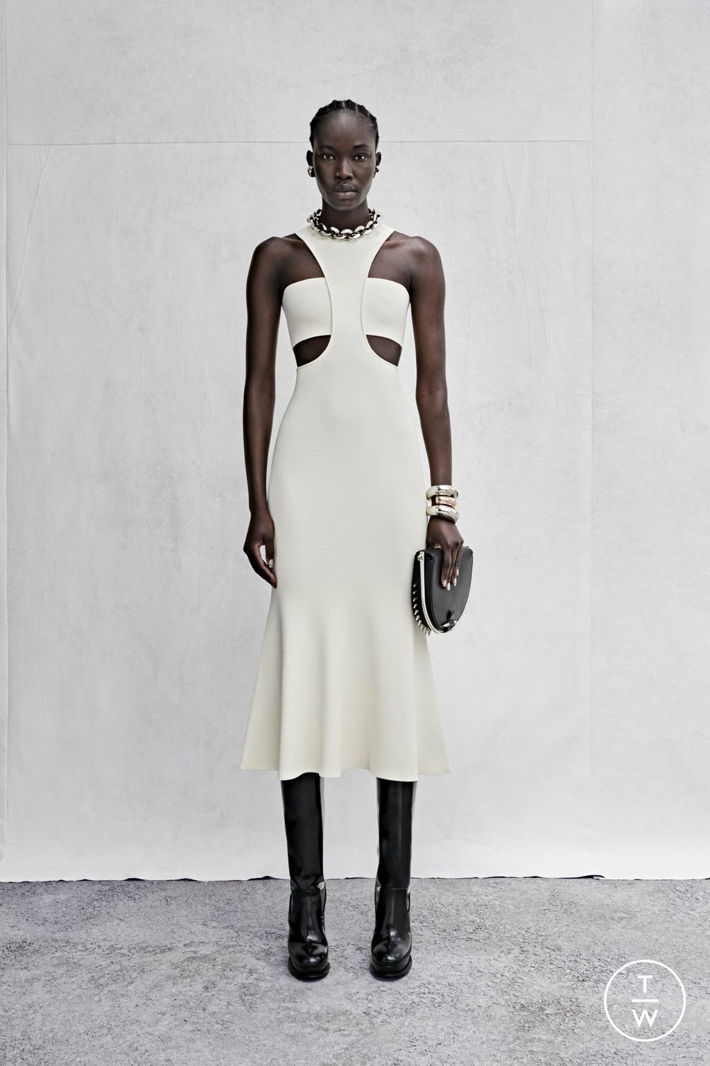 Fashion Week London Resort 2023 look 12 from the Alexander McQueen collection 女装