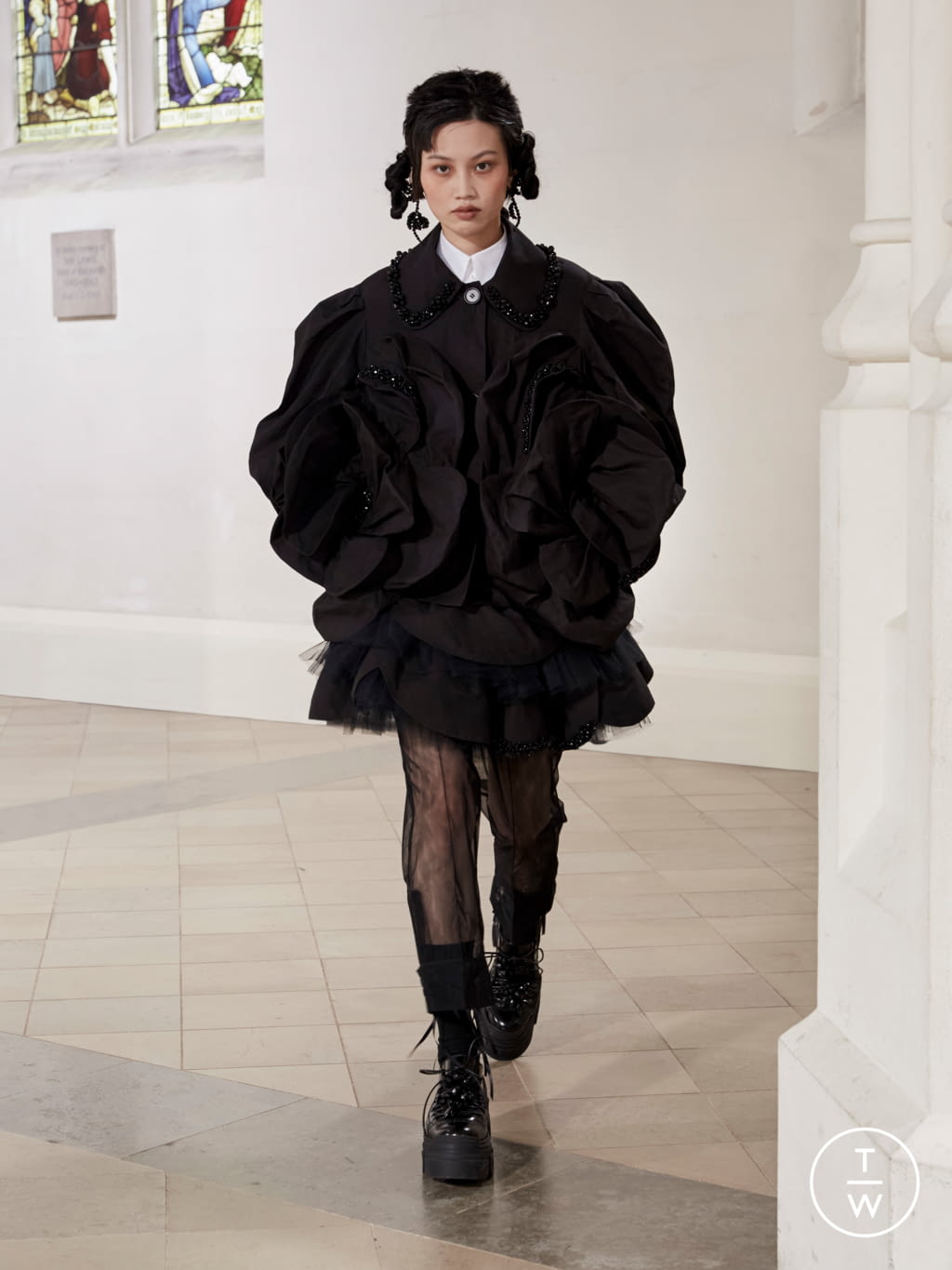 Fashion Week London Fall/Winter 2021 look 12 from the Simone Rocha collection 女装