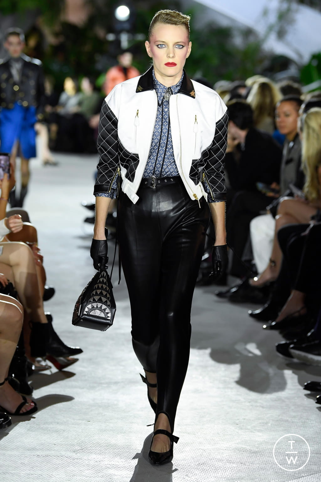 Fashion Week Paris Resort 2020 look 12 from the Louis Vuitton collection 女装