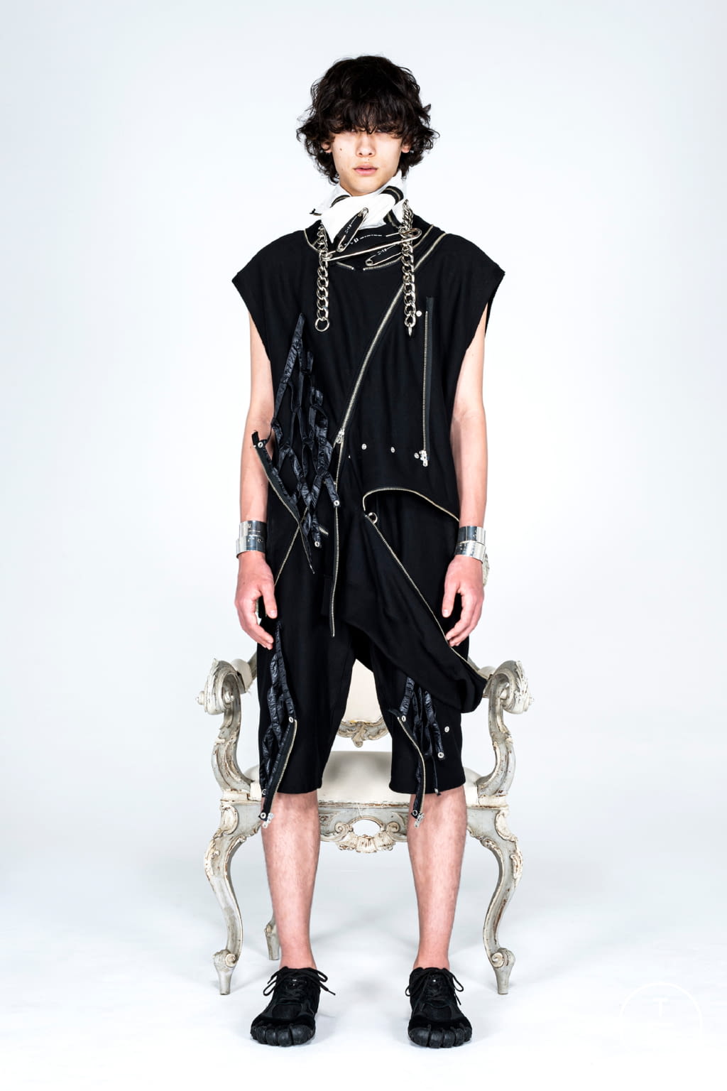 Fashion Week Paris Fall/Winter 2021 look 12 from the Takahiromiyashita The Soloist collection 男装