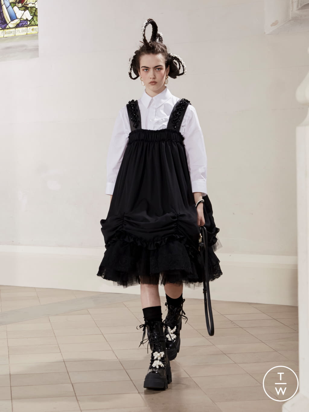 Fashion Week London Fall/Winter 2021 look 13 from the Simone Rocha collection 女装