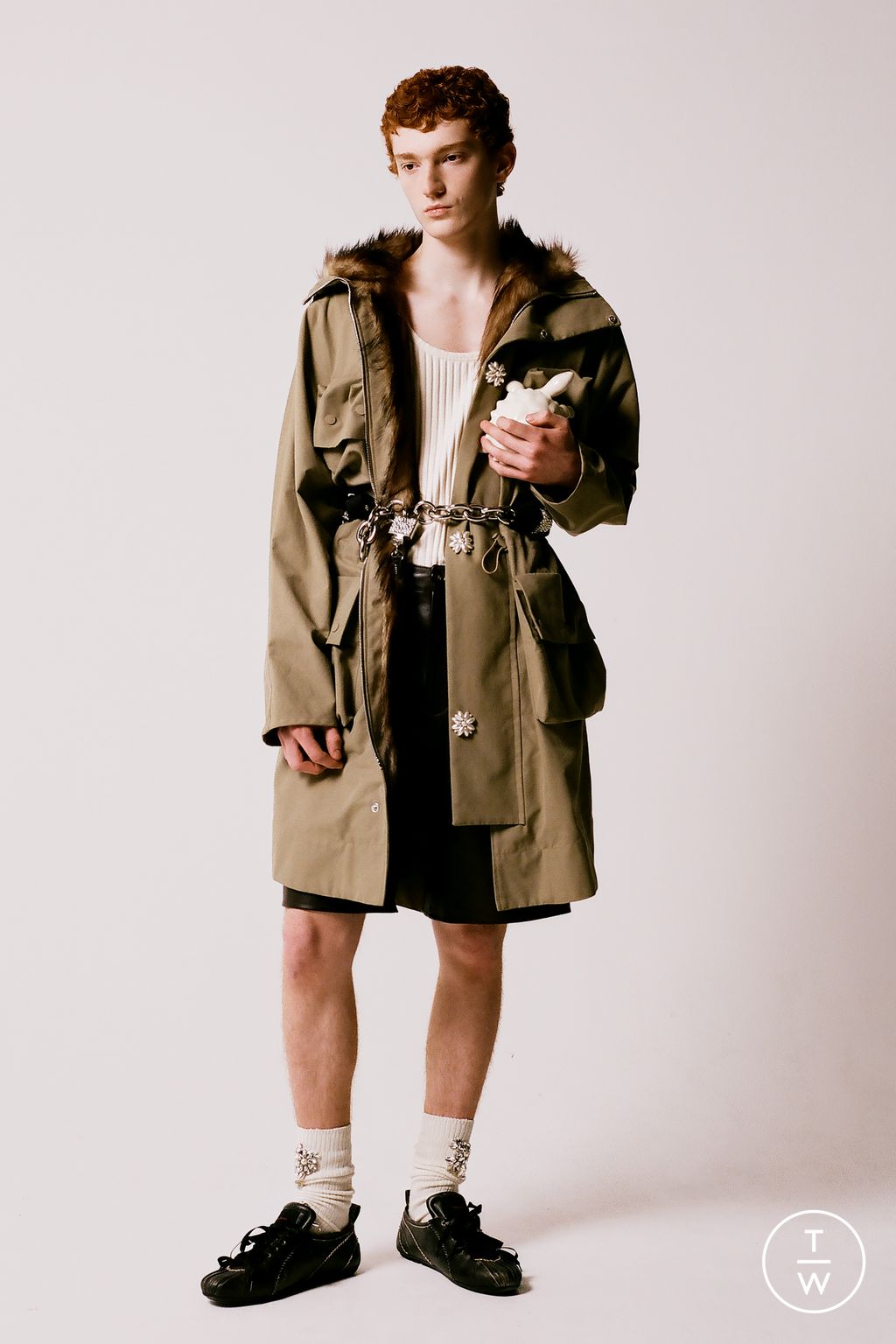 Fashion Week London Fall/Winter 2025 look 13 from the Simone Rocha collection menswear