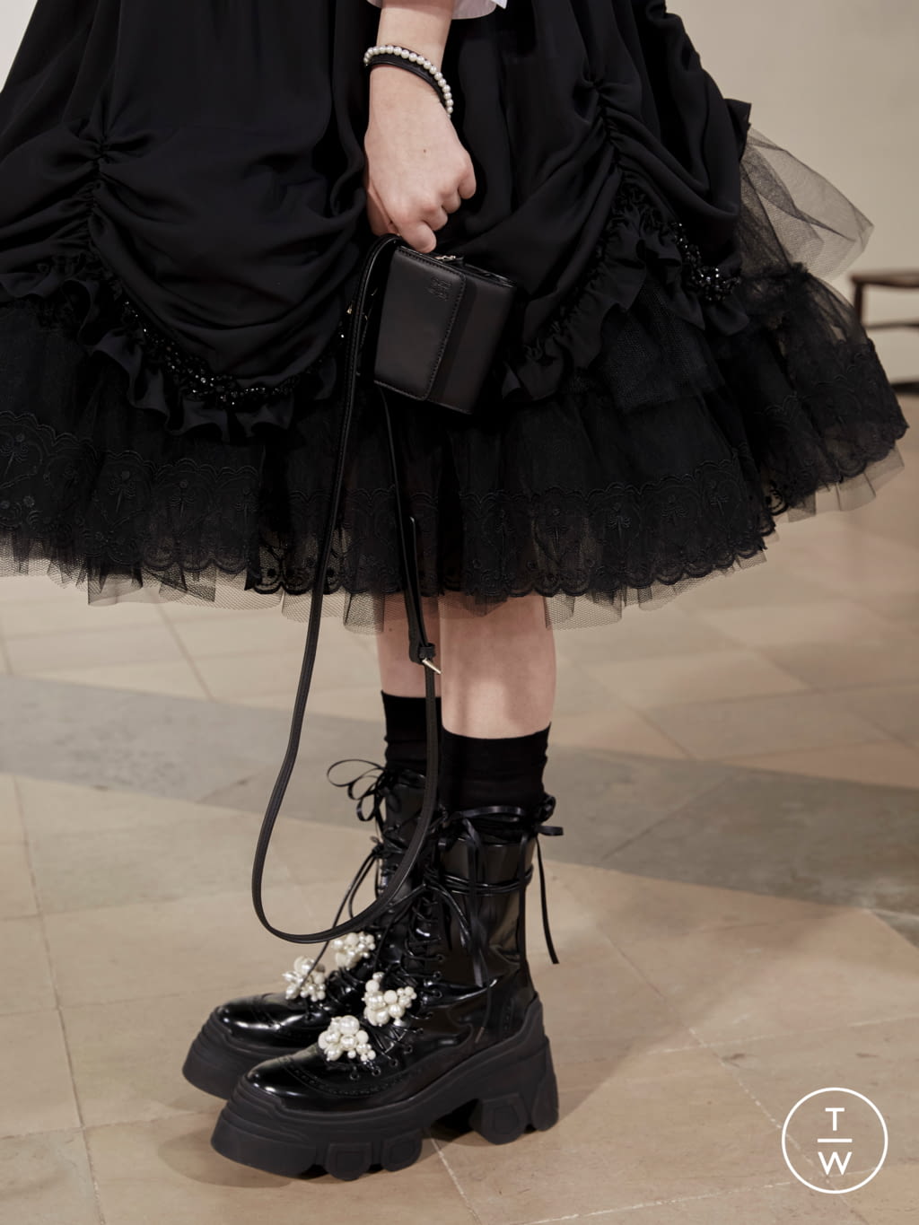 Fashion Week London Fall/Winter 2021 look 9 from the Simone Rocha collection 女装配饰