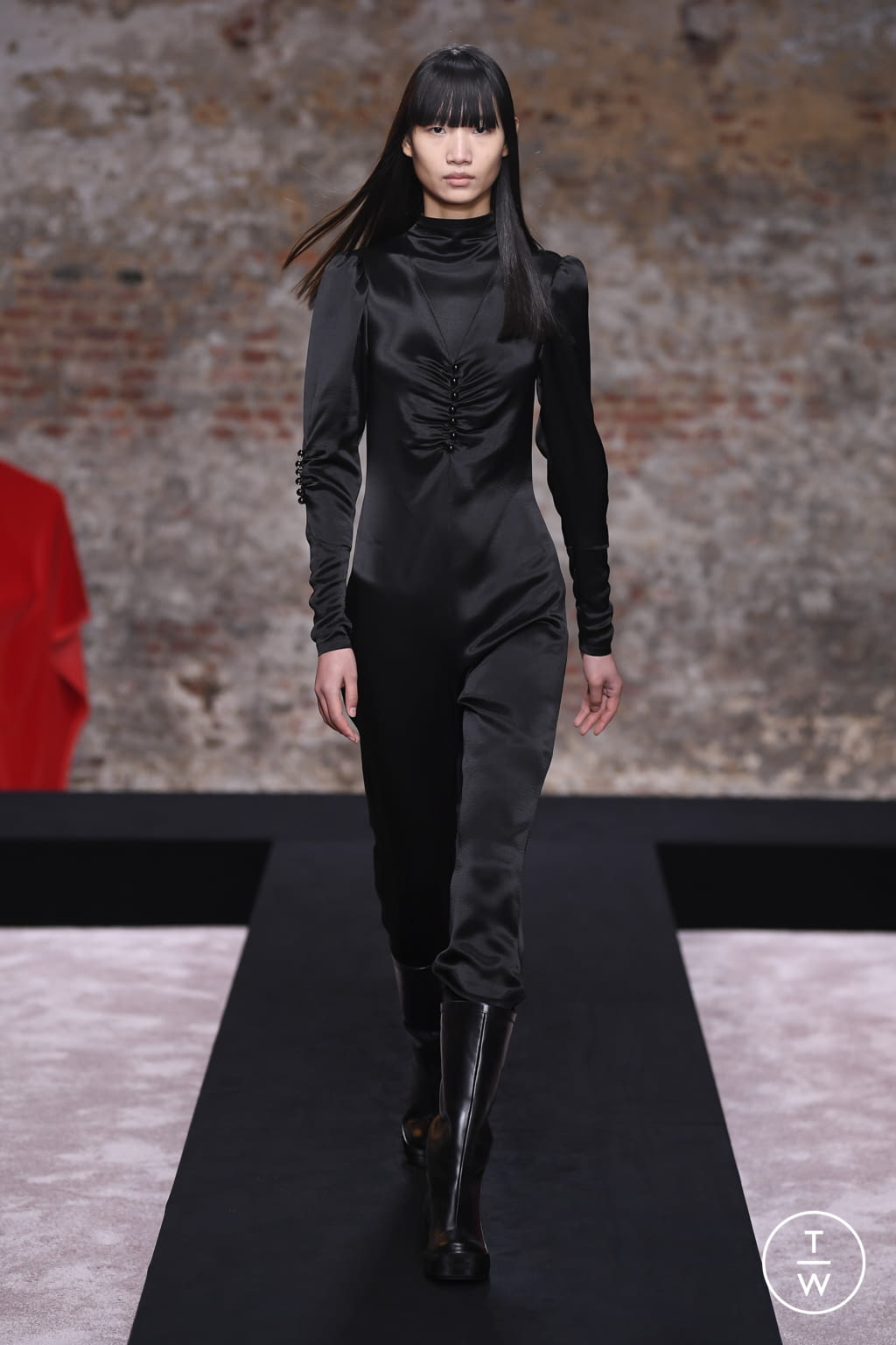 Fashion Week London Fall/Winter 2022 look 13 from the Raf Simons collection womenswear