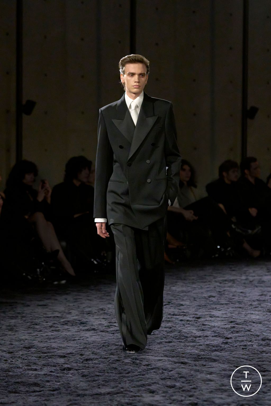 Fashion Week Paris Fall/Winter 2024 look 13 from the Saint Laurent collection menswear