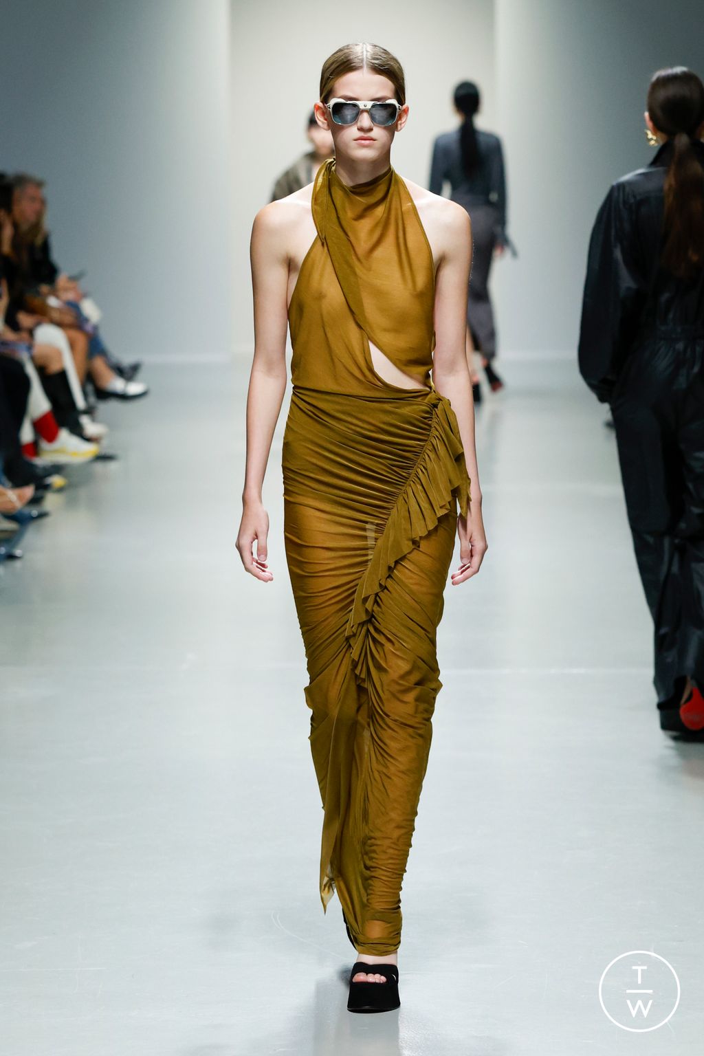 Fashion Week Paris Spring-Summer 2025 look 13 from the Atlein collection womenswear