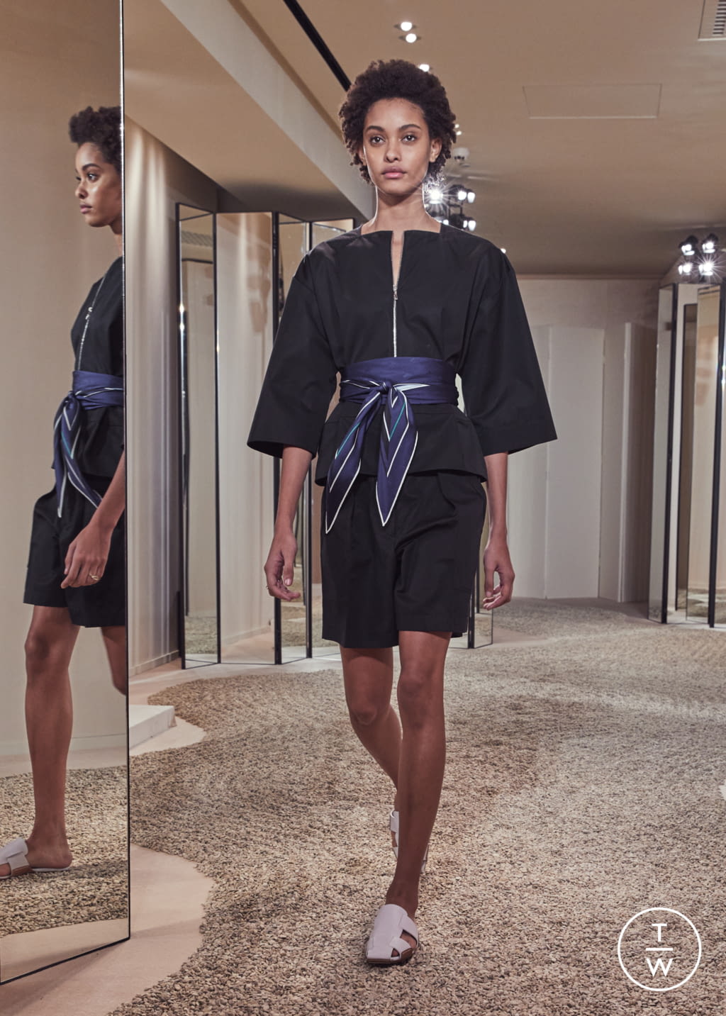 Fashion Week Paris Resort 2018 look 13 from the Hermès collection 女装
