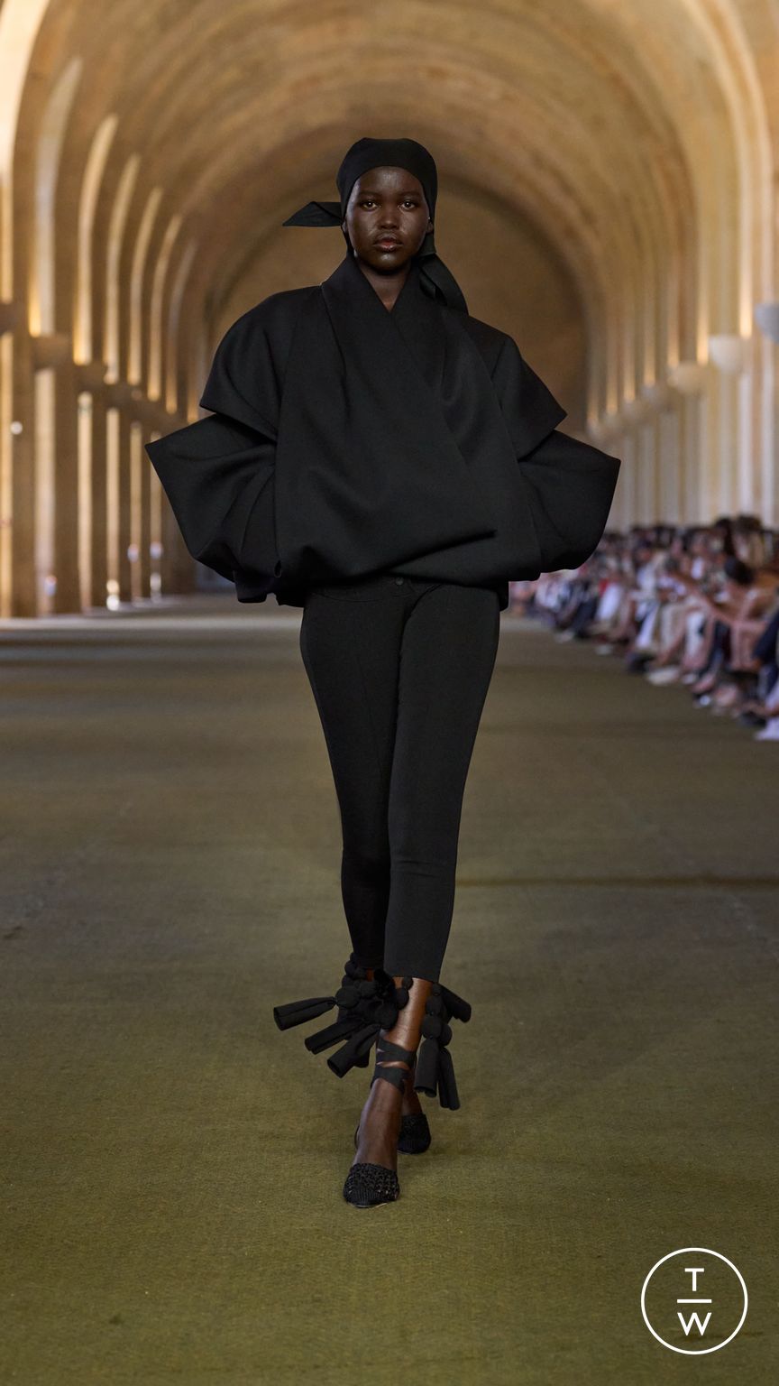 Fashion Week Paris Spring/Summer 2026 look 13 from the Jacquemus collection menswear