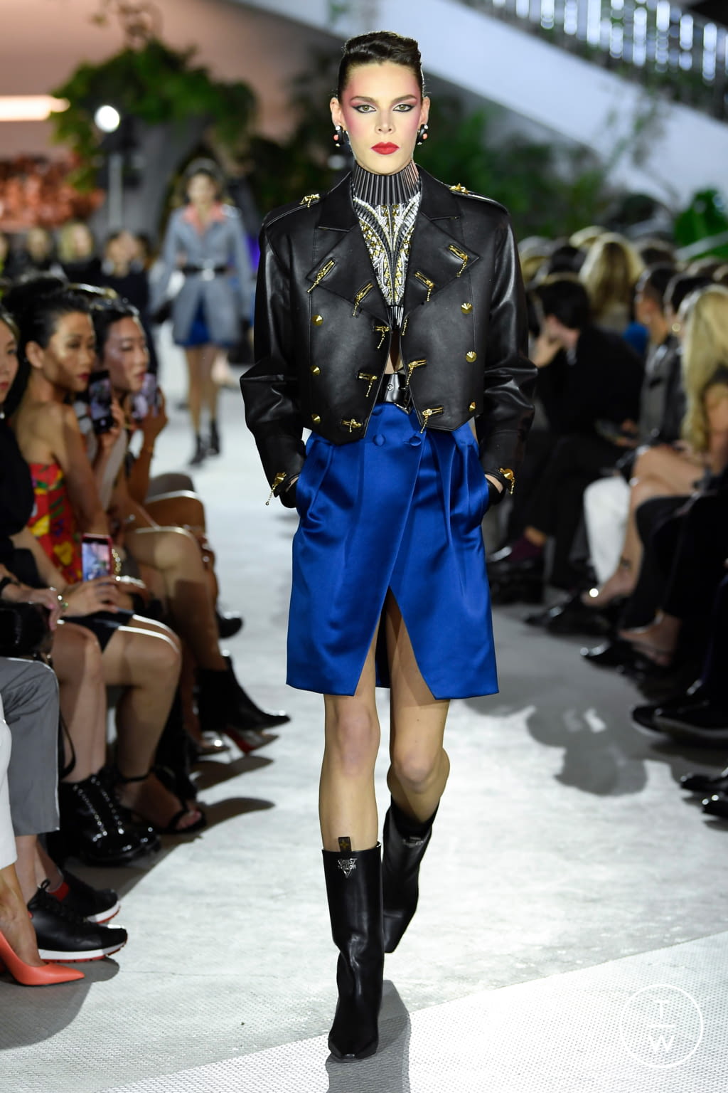 Fashion Week Paris Resort 2020 look 13 from the Louis Vuitton collection 女装