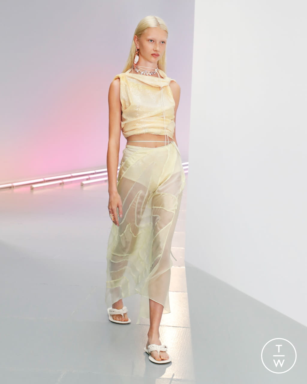 Fashion Week Paris Spring/Summer 2021 look 13 from the Acne Studios collection 女装