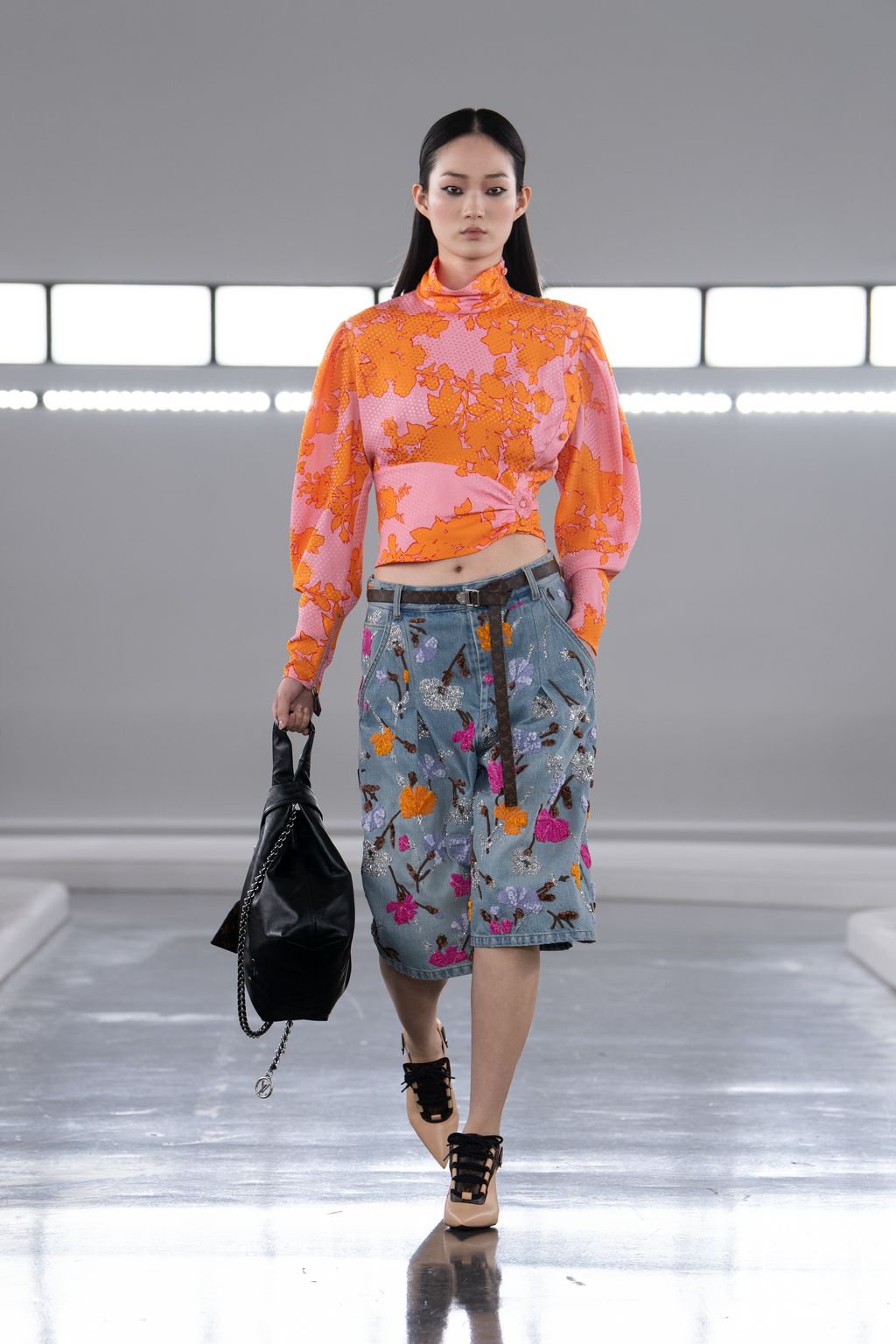 Fashion Week Paris Pre-Fall 2024 look 13 from the Louis Vuitton collection 女装