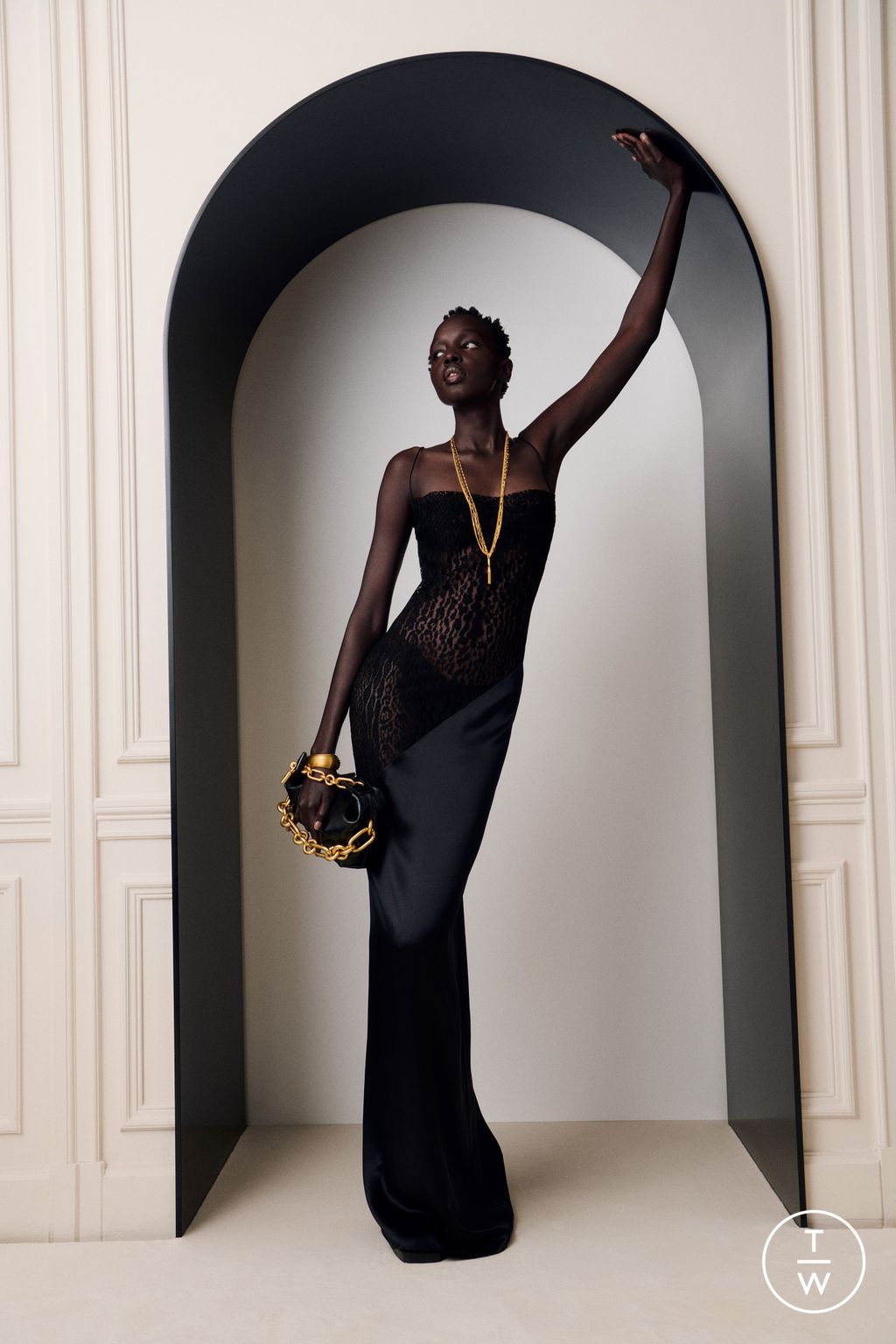 Fashion Week Paris Pre-Fall 2025 look 9 from the Balmain collection womenswear