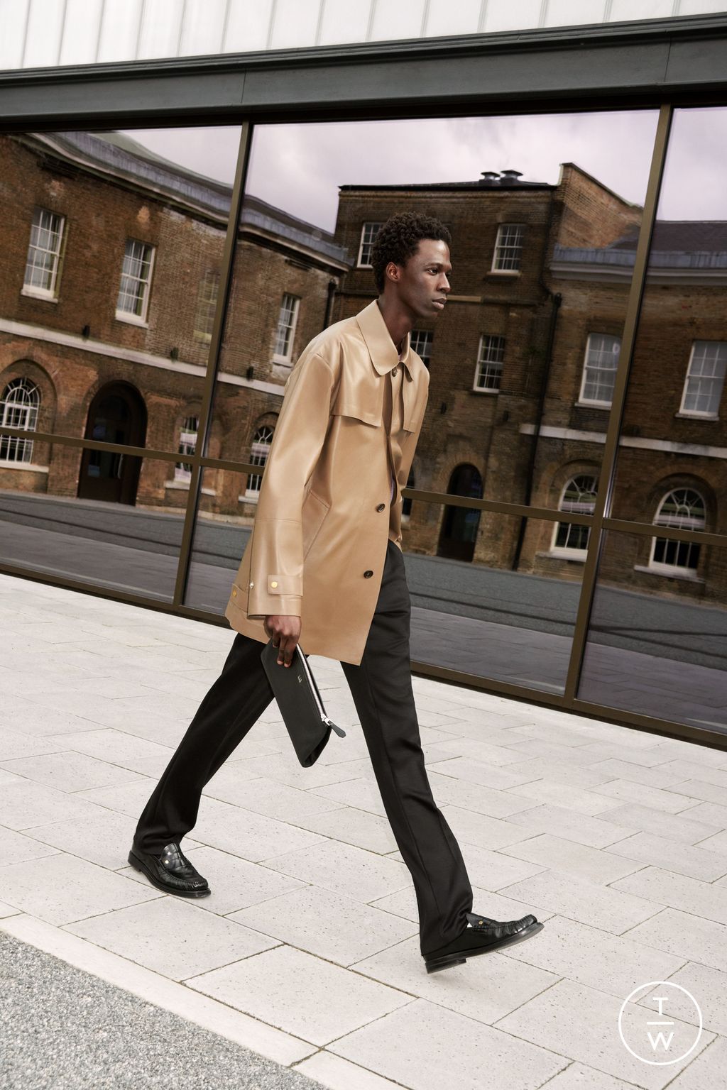 Fashion Week London Spring/Summer 2023 look 14 from the Dunhill collection menswear