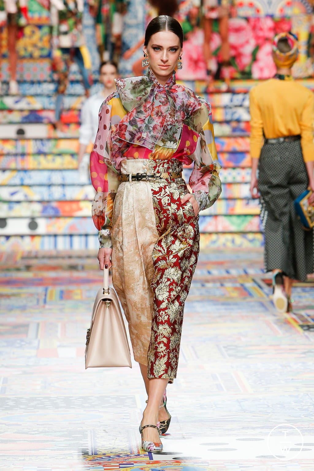 Fashion Week Milan Spring/Summer 2021 look 14 from the Dolce & Gabbana collection womenswear