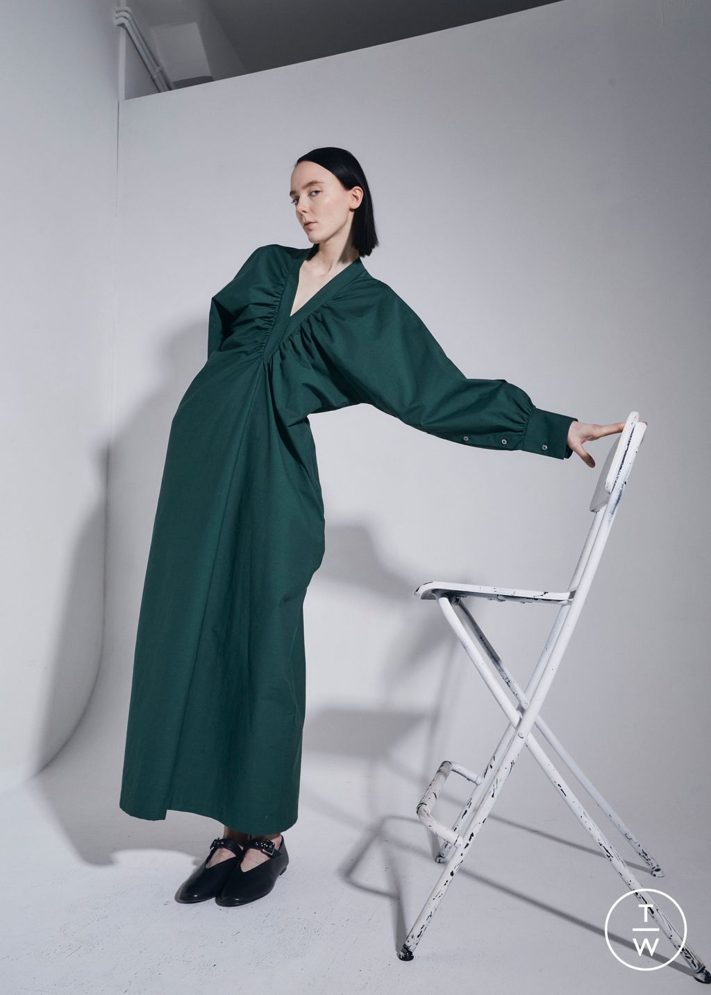 Fashion Week Paris Pre-Fall 2023 look 24 from the Dawei collection womenswear