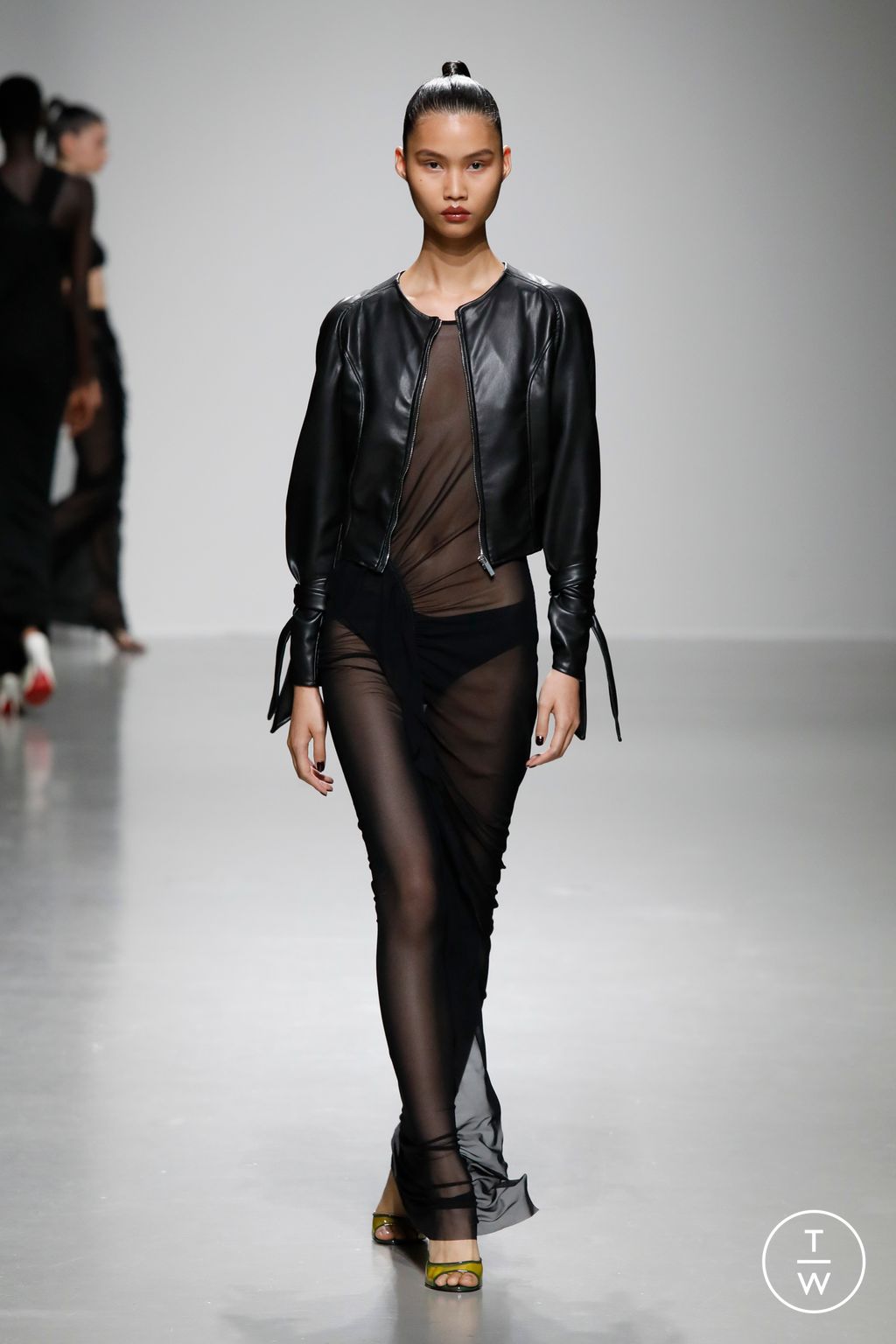 Fashion Week Paris Spring/Summer 2024 look 14 de la collection Atlein womenswear