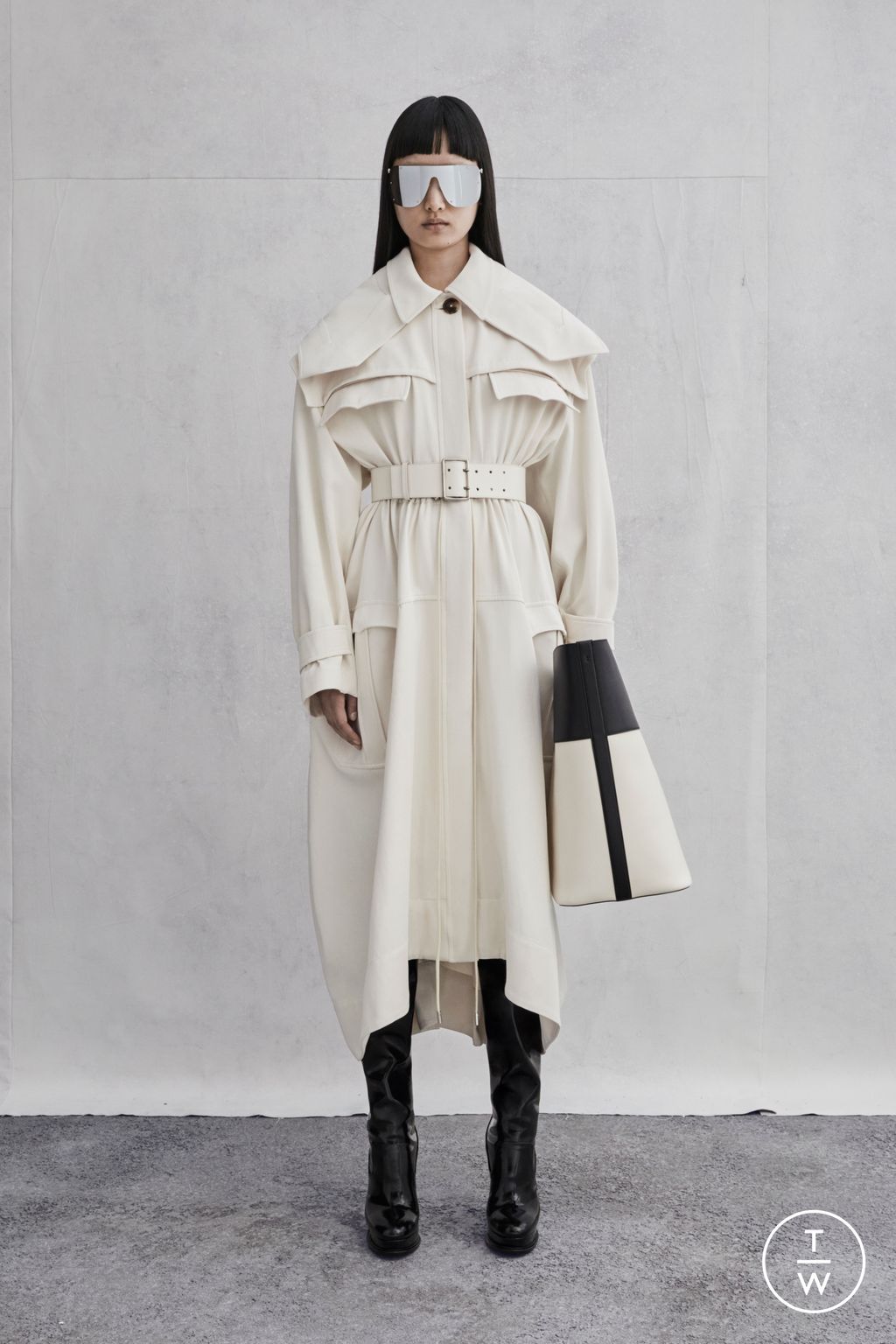 Fashion Week London Resort 2023 look 14 from the Alexander McQueen collection womenswear