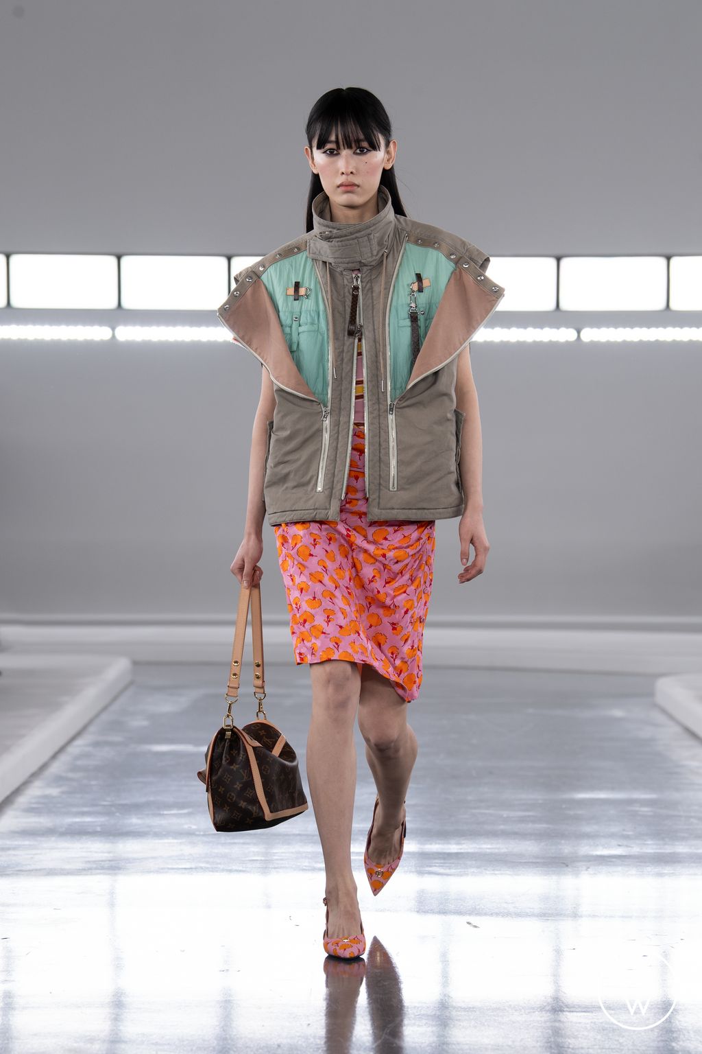 Fashion Week Paris Pre-Fall 2024 look 14 from the Louis Vuitton collection womenswear