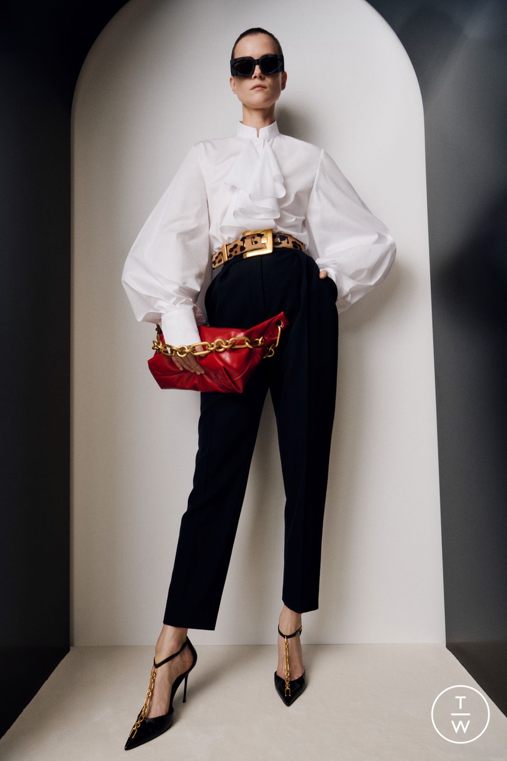 Fashion Week Paris Pre-Fall 2025 look 10 from the Balmain collection womenswear