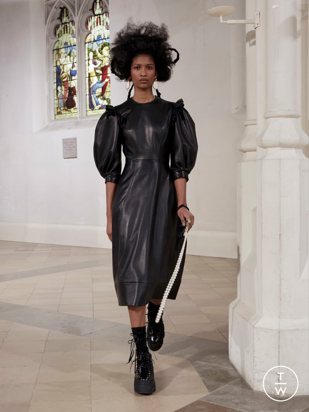Fashion Week London Fall/Winter 2021 look 15 from the Simone Rocha collection 女装