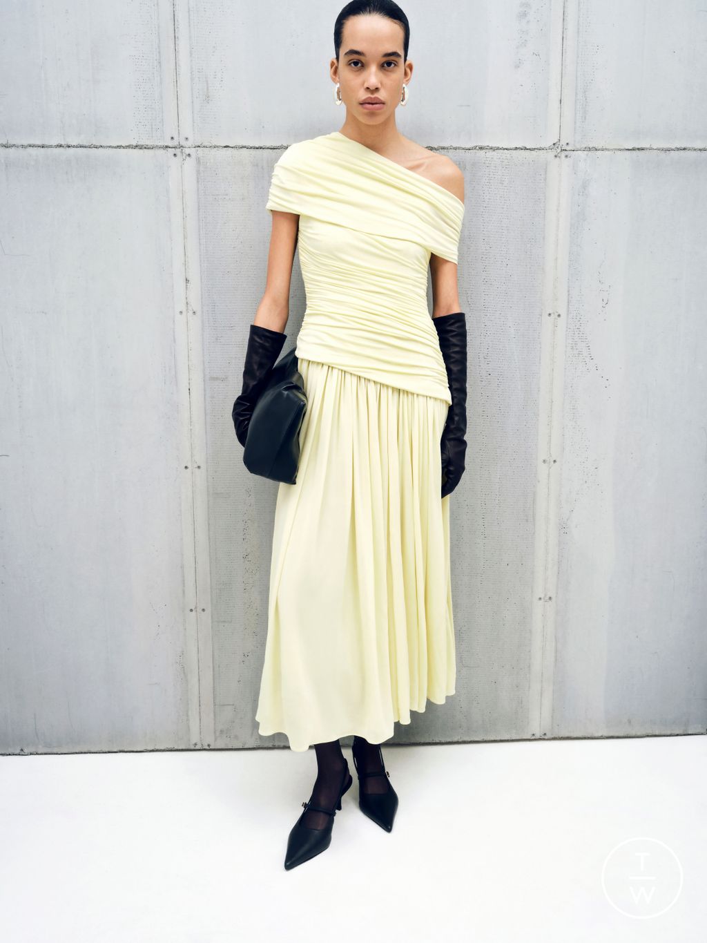 Fashion Week New York Pre-Fall 2025 look 15 from the Simkhai collection womenswear