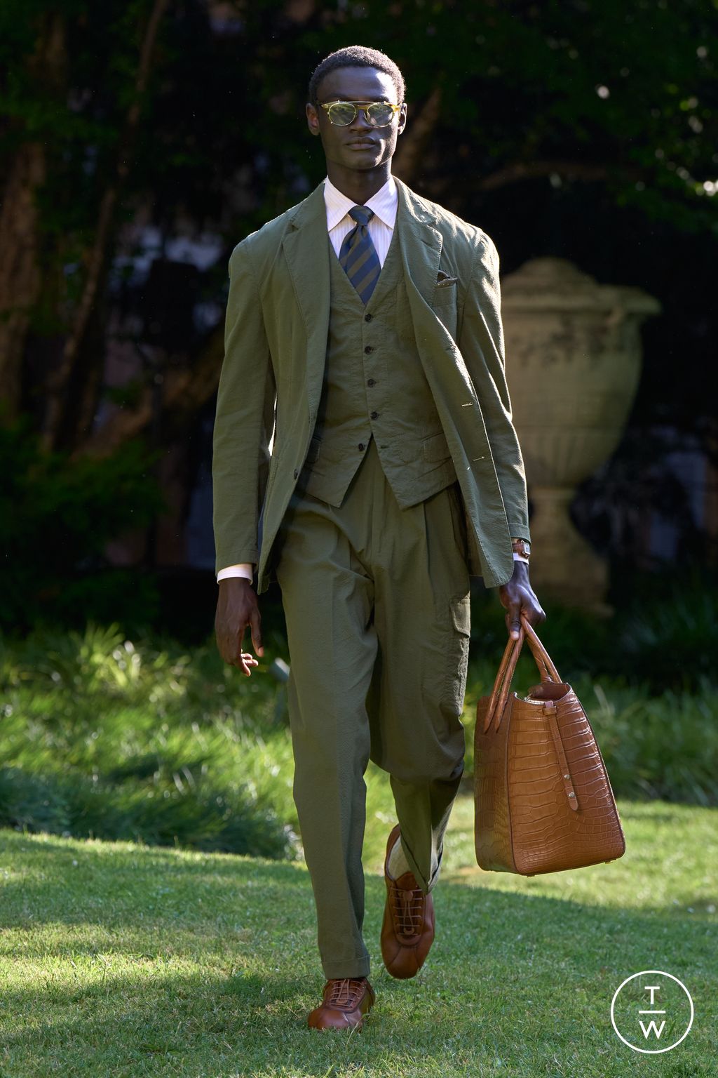 Fashion Week Milan Spring/Summer 2026 look 15 from the Dunhill collection menswear