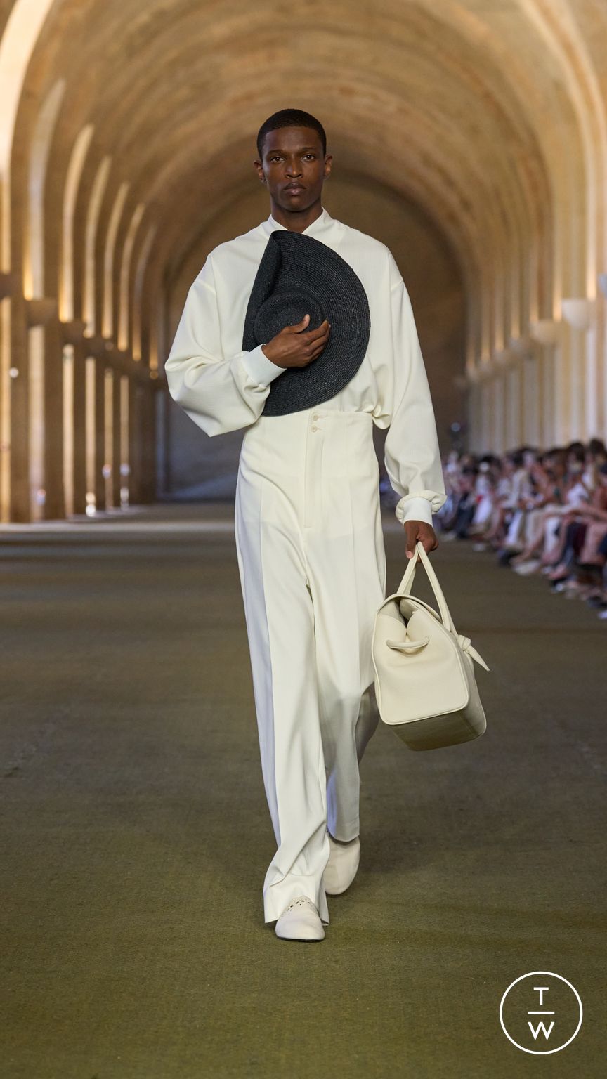 Fashion Week Paris Spring/Summer 2026 look 15 from the Jacquemus collection menswear