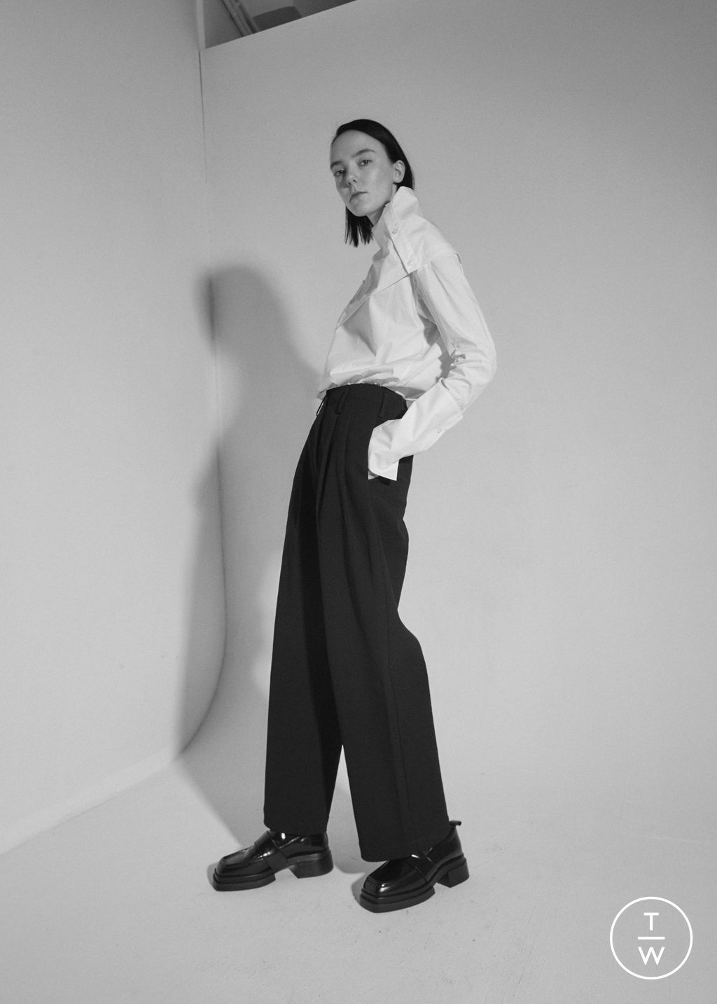 Fashion Week Paris Pre-Fall 2023 look 25 from the Dawei collection 女装