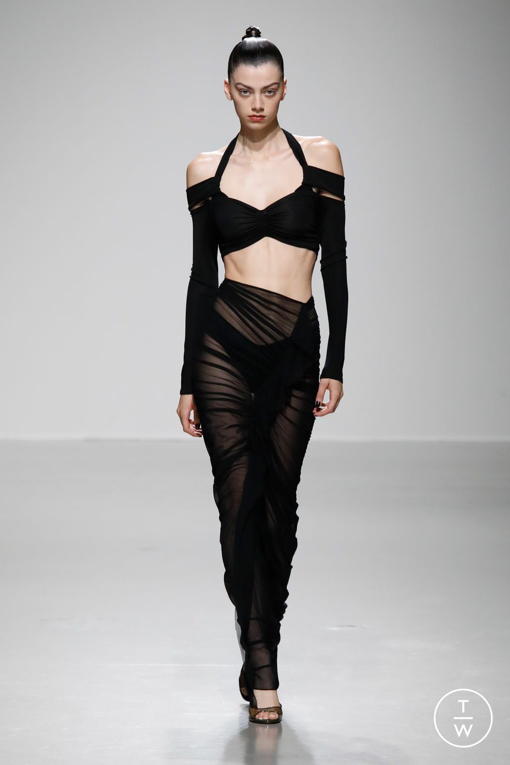 Fashion Week Paris Spring/Summer 2024 look 15 de la collection Atlein womenswear