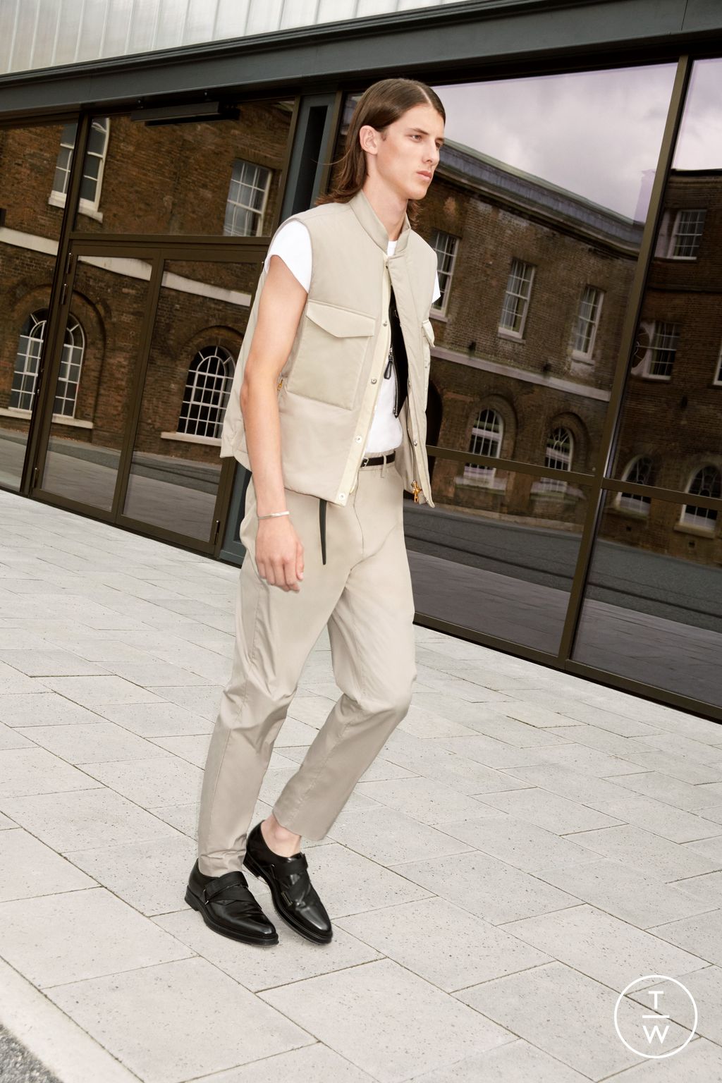 Fashion Week London Spring/Summer 2023 look 15 from the Dunhill collection menswear