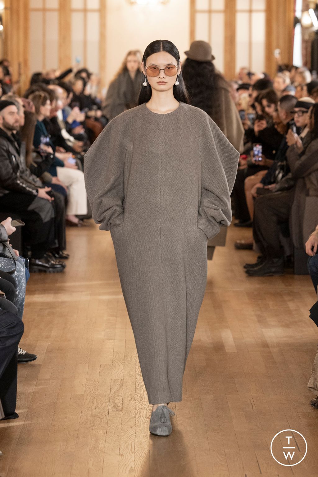 Fashion Week Paris Fall/Winter 2026 look 15 from the Uma Wang collection 女装