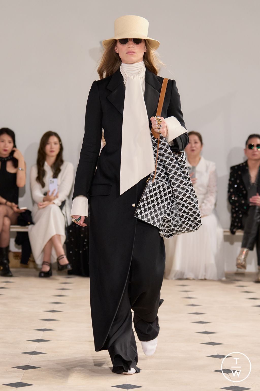Fashion Week Paris Spring/Summer 2026 look 16 from the Celine collection menswear