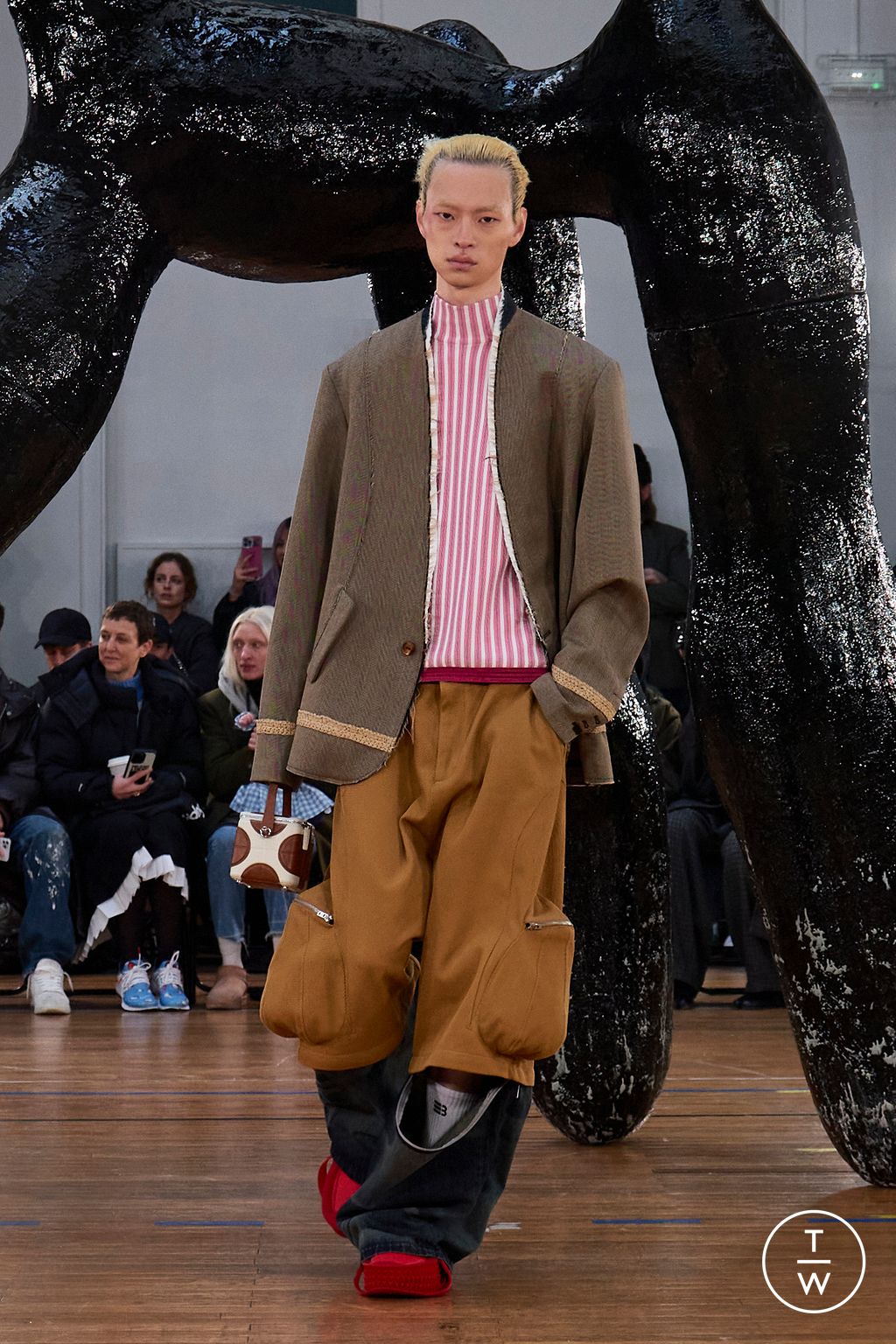Fashion Week Paris Fall/Winter 2023 look 16 from the Namesake collection menswear