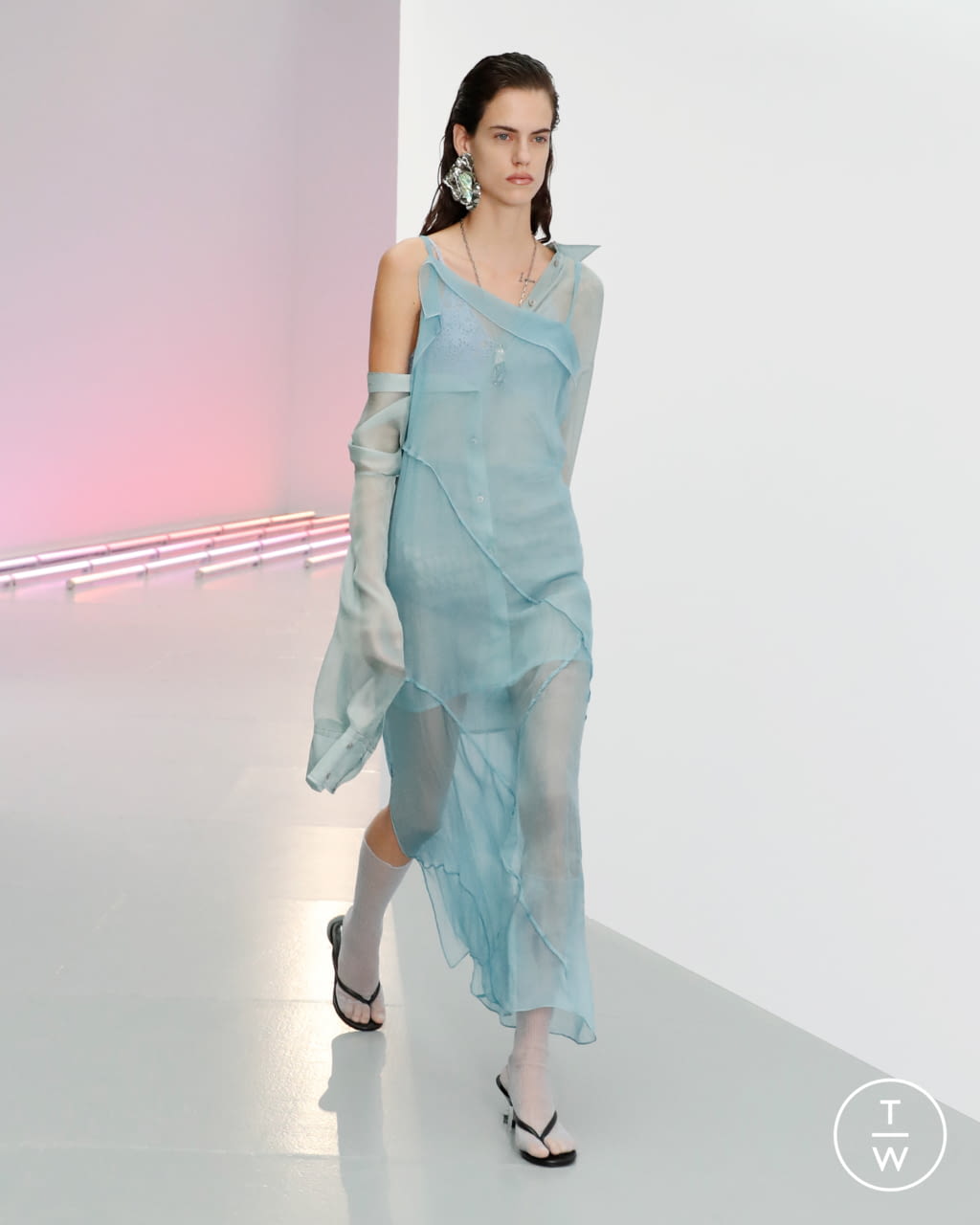 Fashion Week Paris Spring/Summer 2021 look 16 from the Acne Studios collection 女装