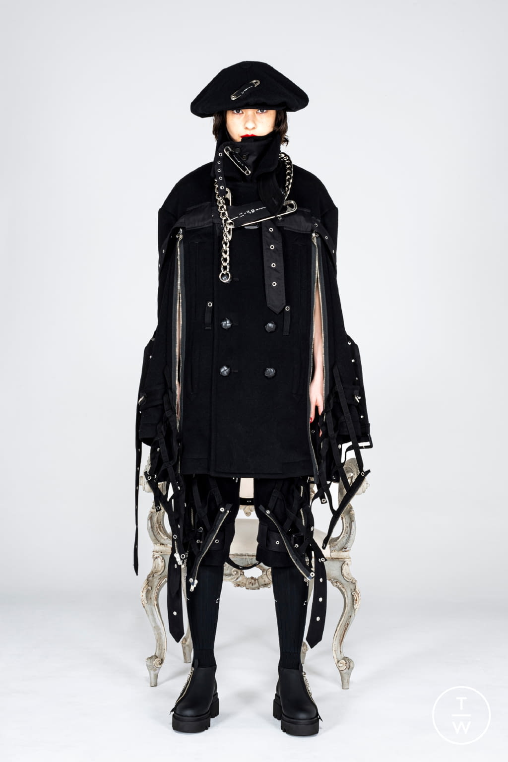 Fashion Week Paris Fall/Winter 2021 look 16 de la collection Takahiromiyashita The Soloist womenswear