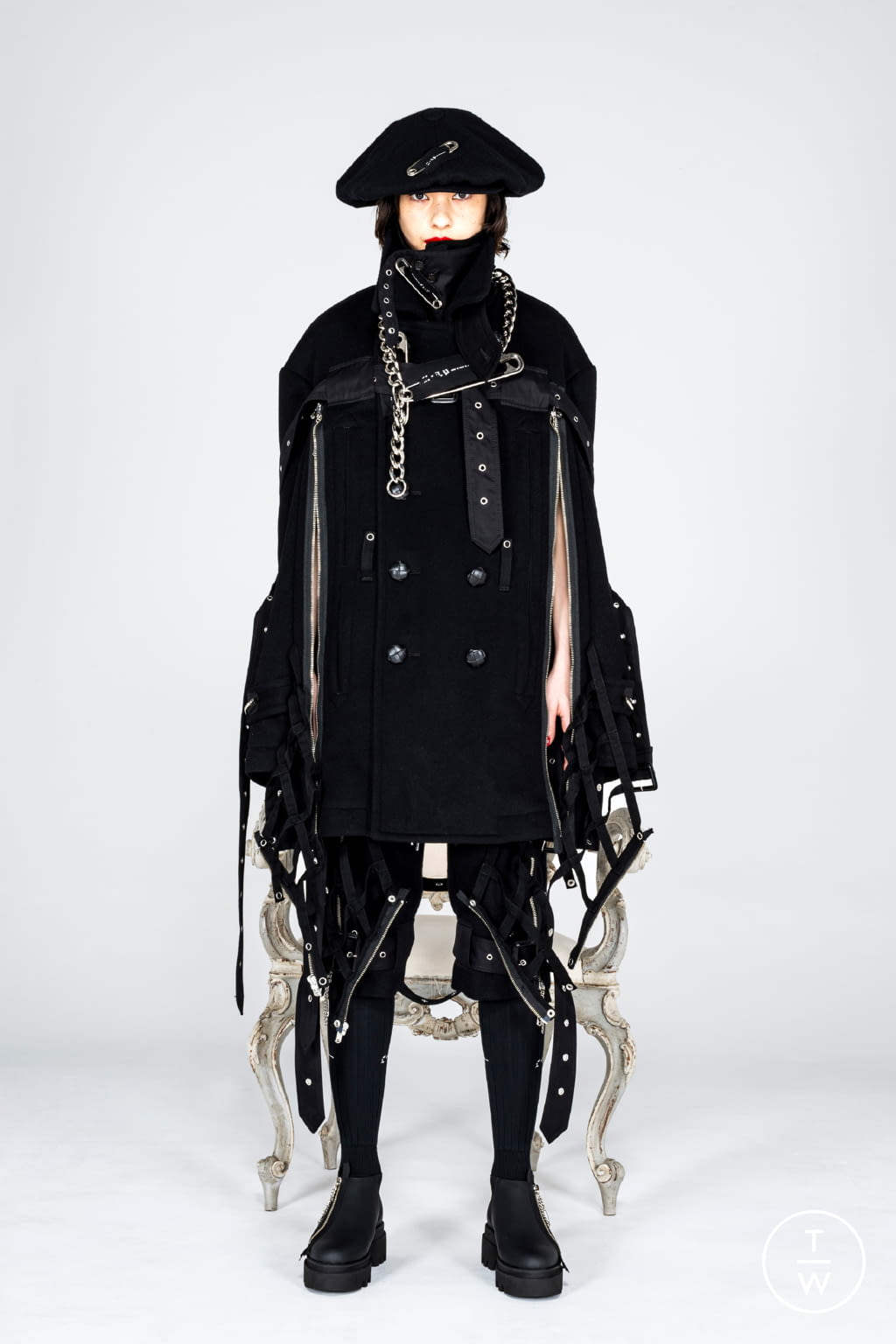 Fashion Week Paris Fall/Winter 2021 look 15 from the Takahiromiyashita The Soloist collection 男装