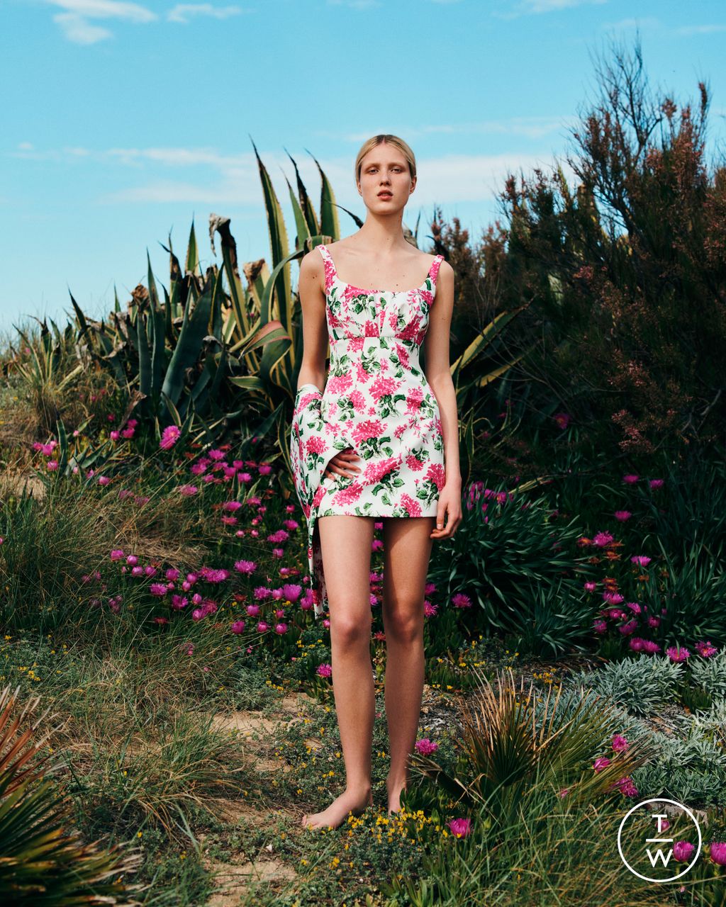 Fashion Week London Pre-Fall 2023 look 16 from the Emilia Wickstead collection 女装