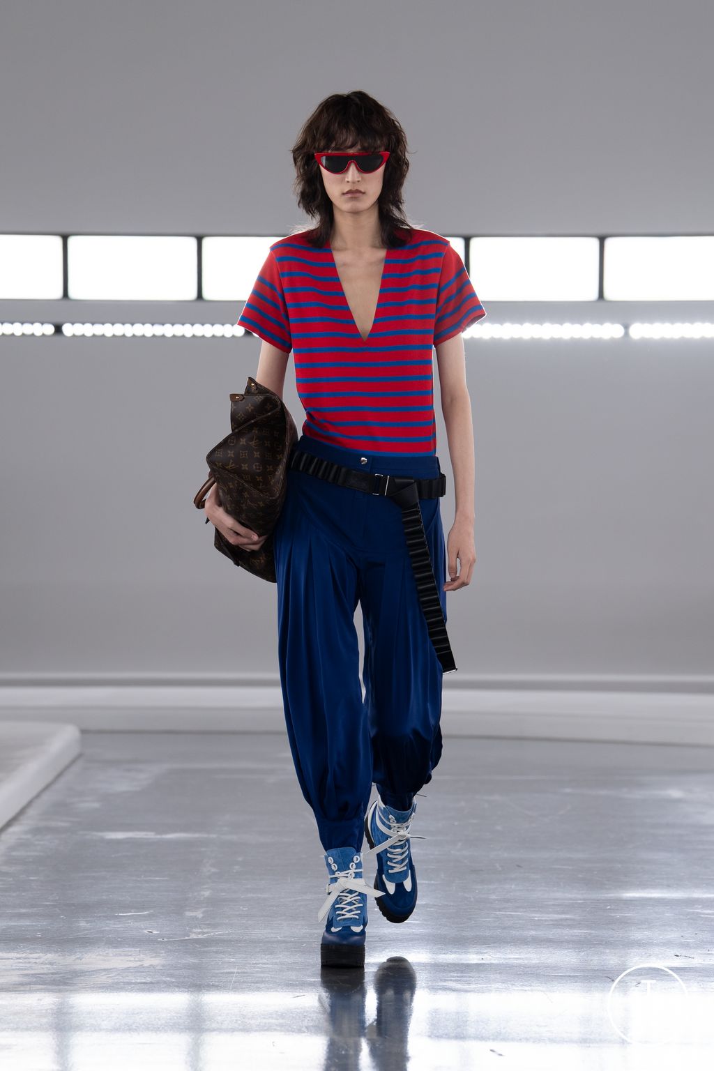 Fashion Week Paris Pre-Fall 2024 look 16 from the Louis Vuitton collection womenswear