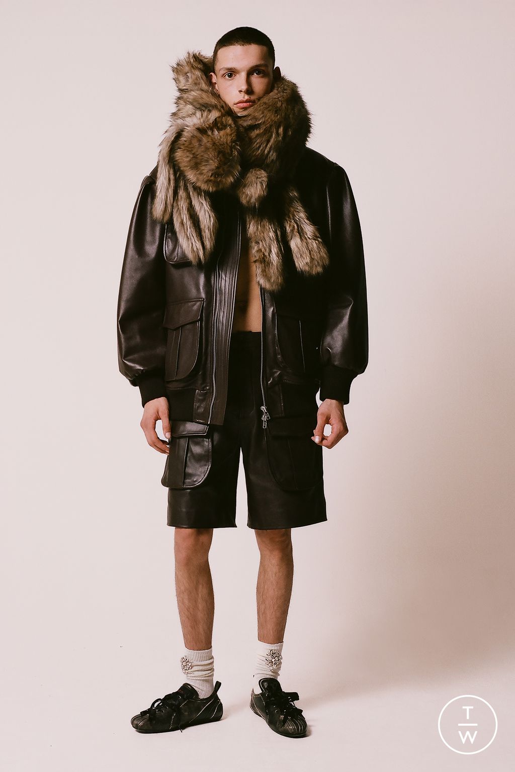 Fashion Week London Fall/Winter 2025 look 17 de la collection Simone Rocha menswear