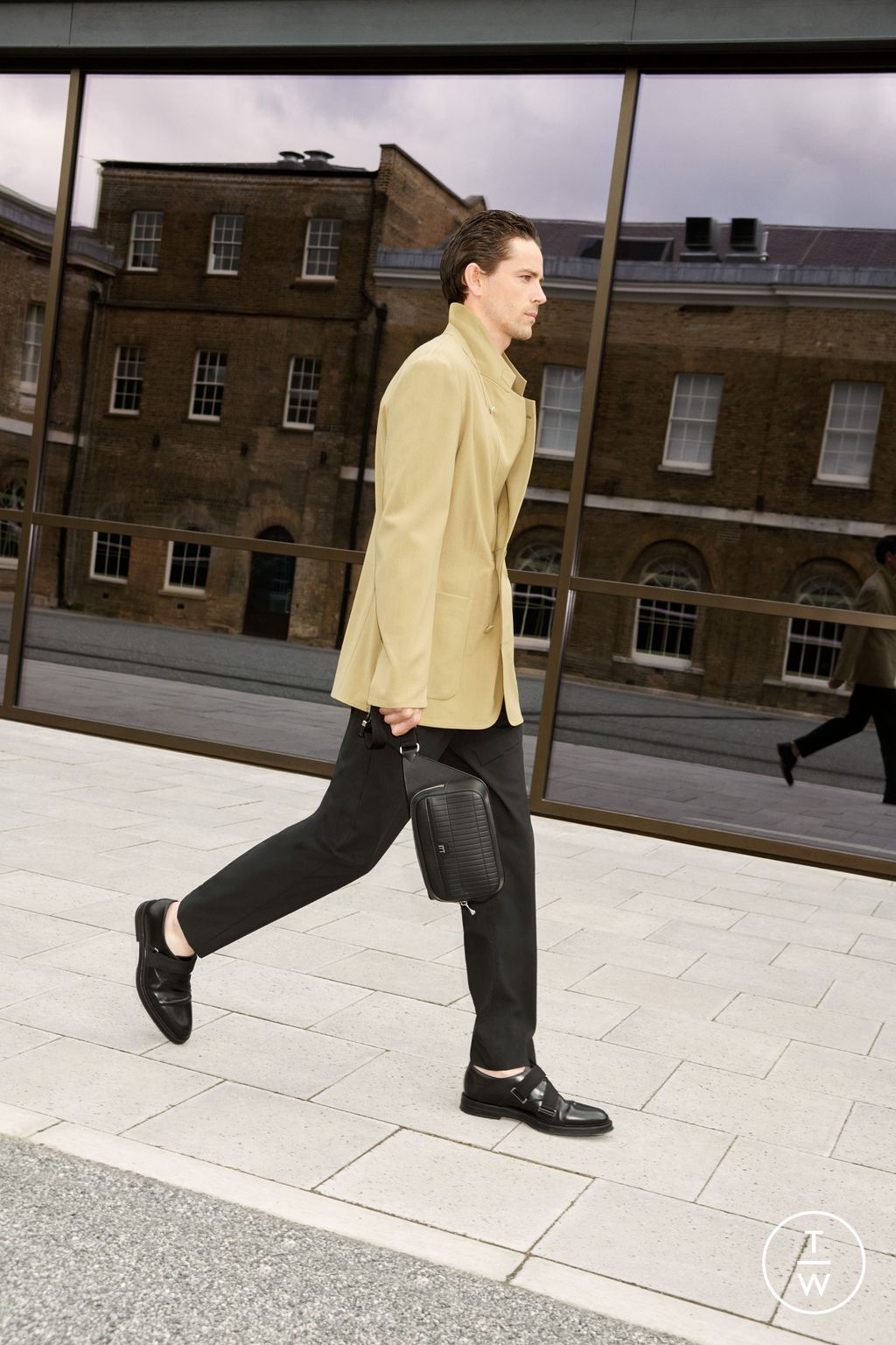 Fashion Week London Spring/Summer 2023 look 17 from the Dunhill collection menswear