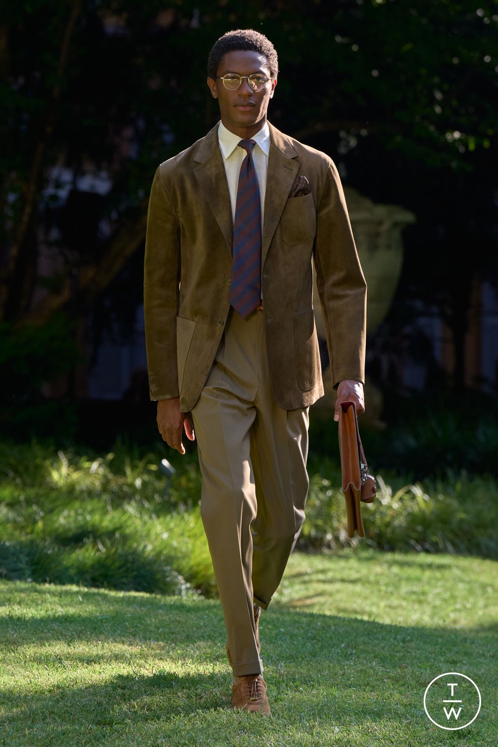 Fashion Week Milan Spring/Summer 2026 look 17 from the Dunhill collection menswear