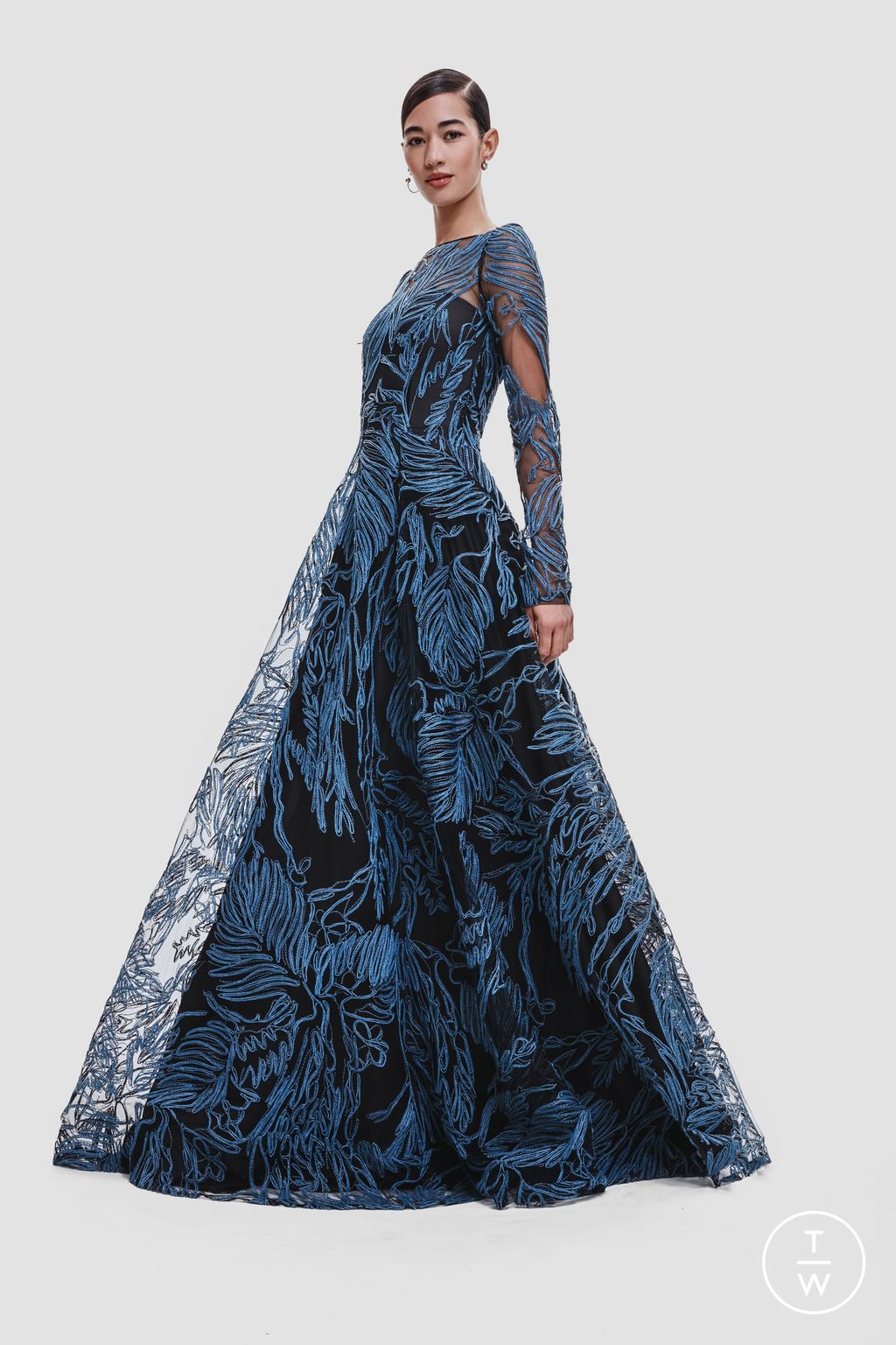 Fashion Week New York Pre-Fall 2024 look 17 from the Naeem Khan collection womenswear