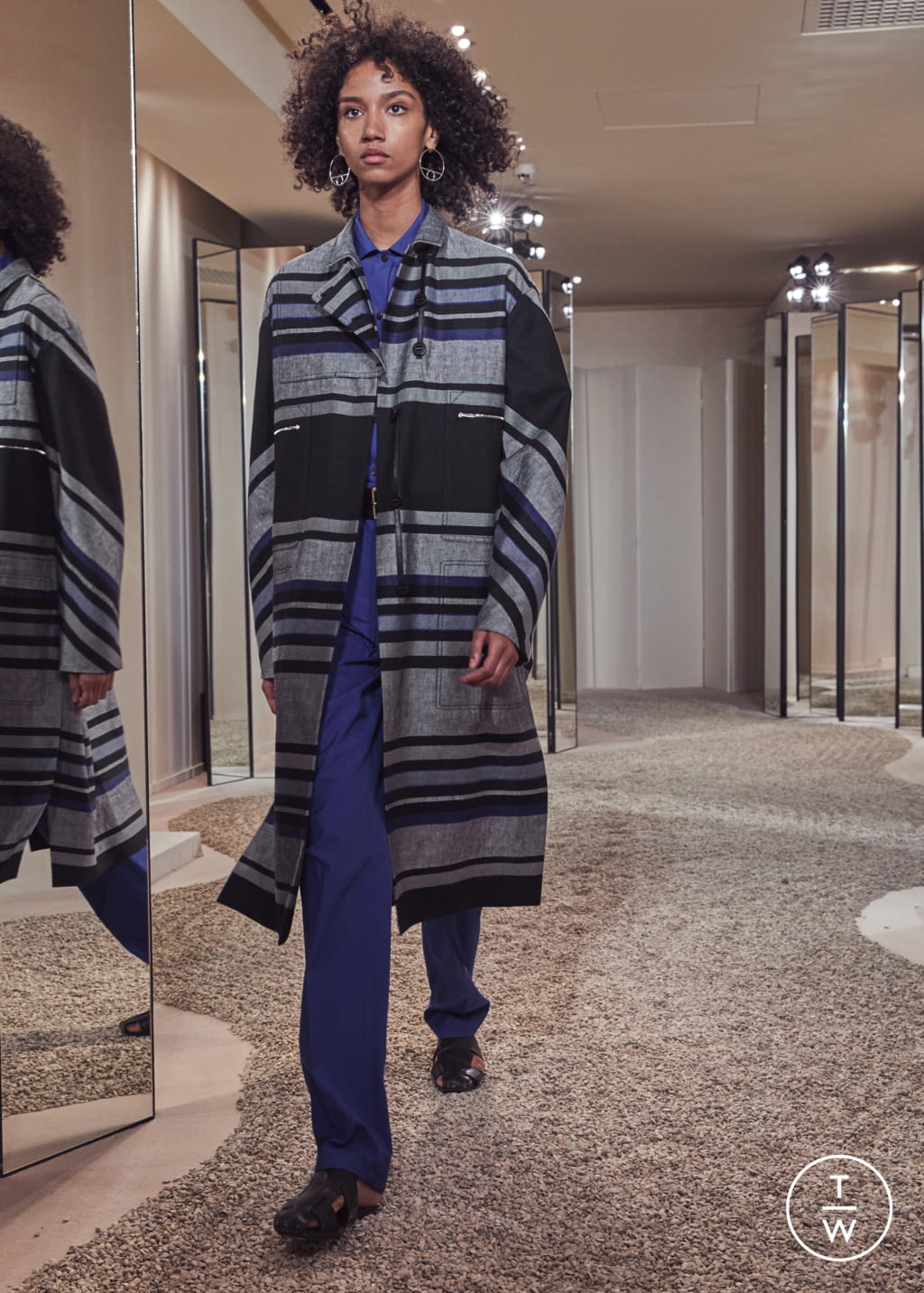 Fashion Week Paris Resort 2018 look 17 from the Hermès collection womenswear