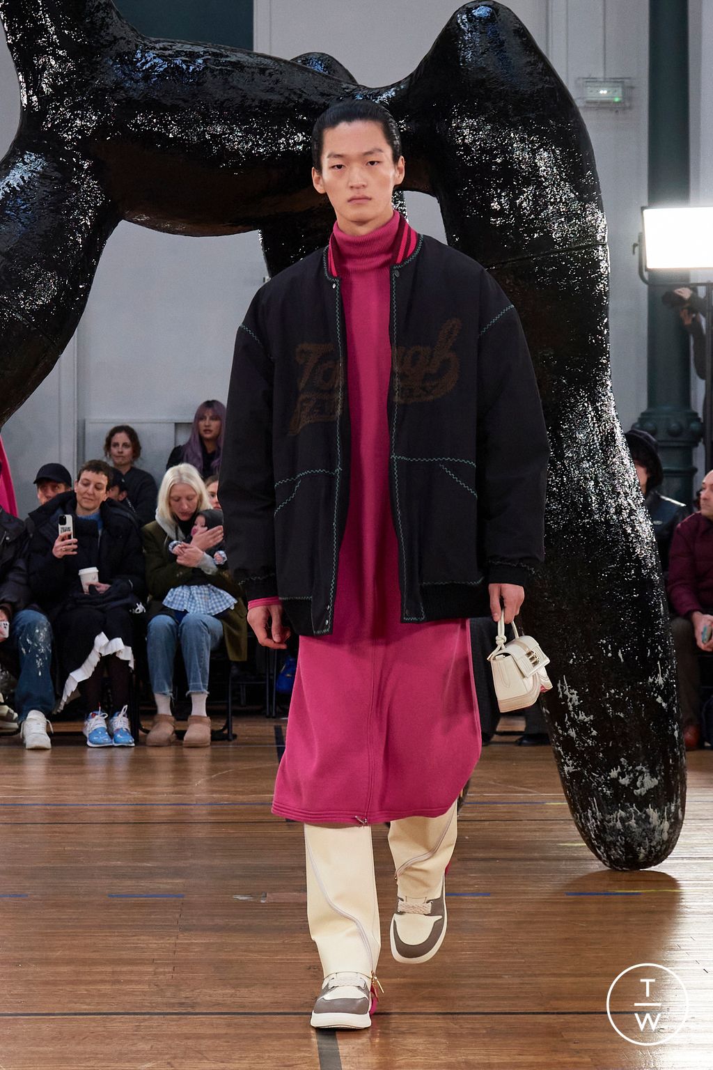 Fashion Week Paris Fall/Winter 2023 look 17 from the Namesake collection 男装