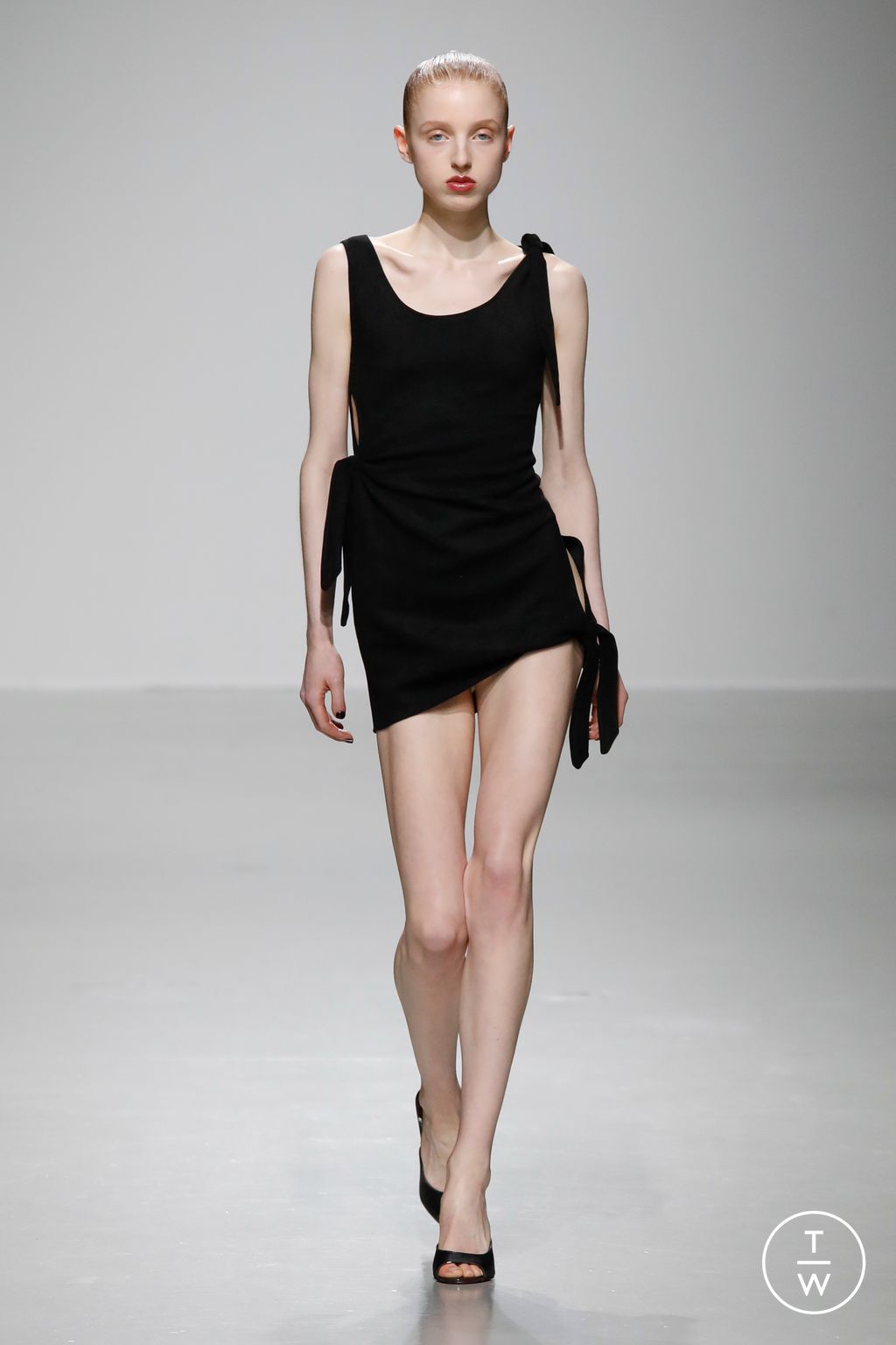 Fashion Week Paris Spring/Summer 2024 look 17 de la collection Atlein womenswear