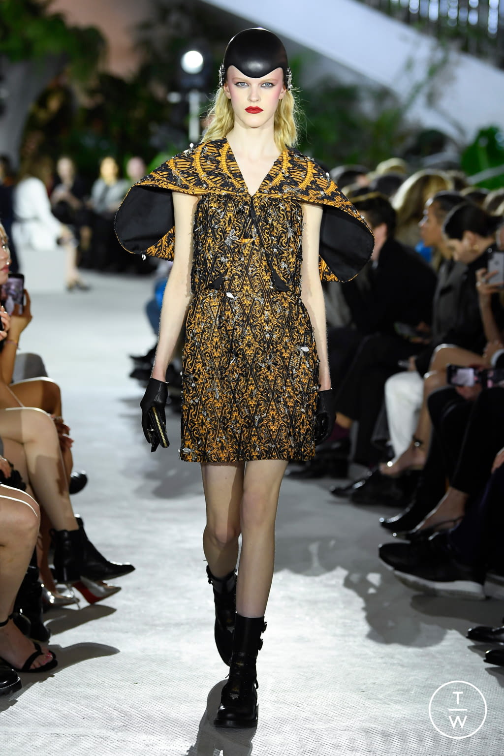 Fashion Week Paris Resort 2020 look 17 from the Louis Vuitton collection 女装