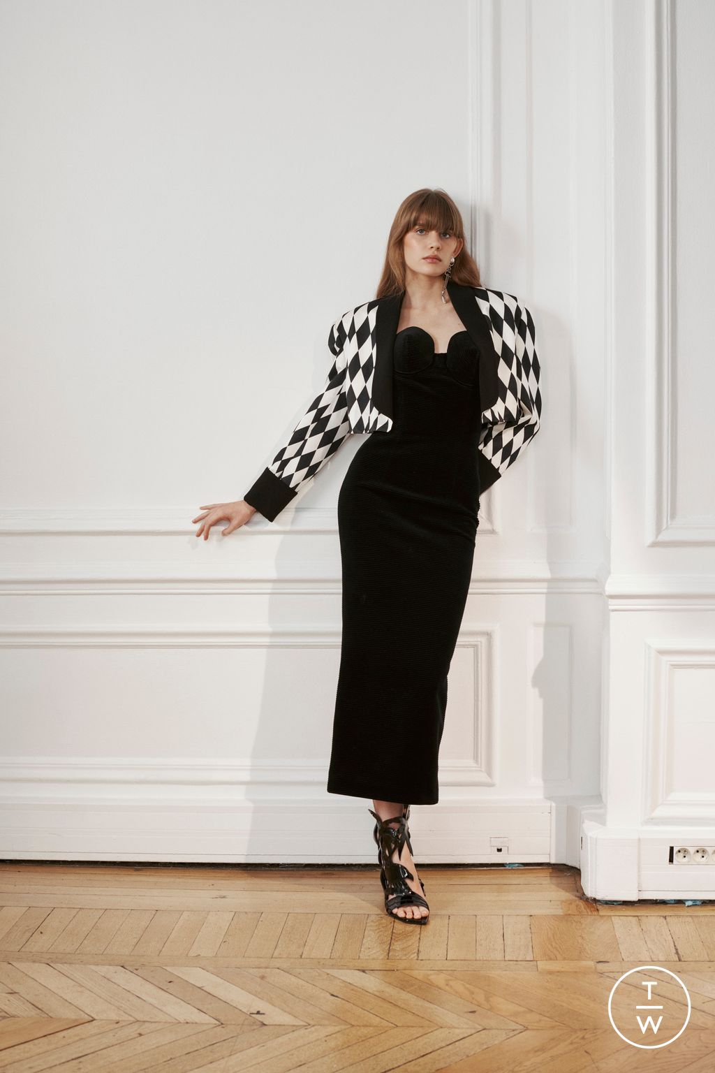 Fashion Week Paris Pre-Fall 2024 look 17 de la collection Balmain womenswear