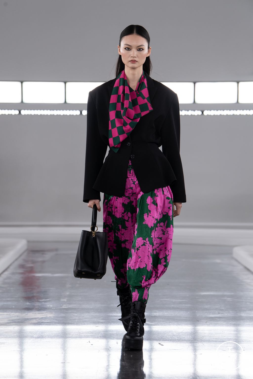 Fashion Week Paris Pre-Fall 2024 look 17 de la collection Louis Vuitton womenswear