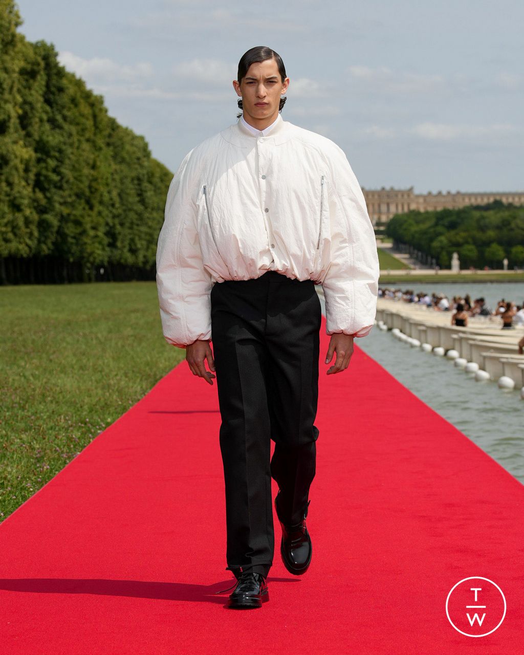 Fashion Week Paris Fall/Winter 2023 look 17 de la collection Jacquemus womenswear