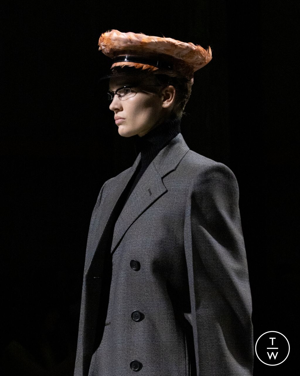 Fashion Week Milan Fall/Winter 2024 look 44 from the Prada collection 女装配饰